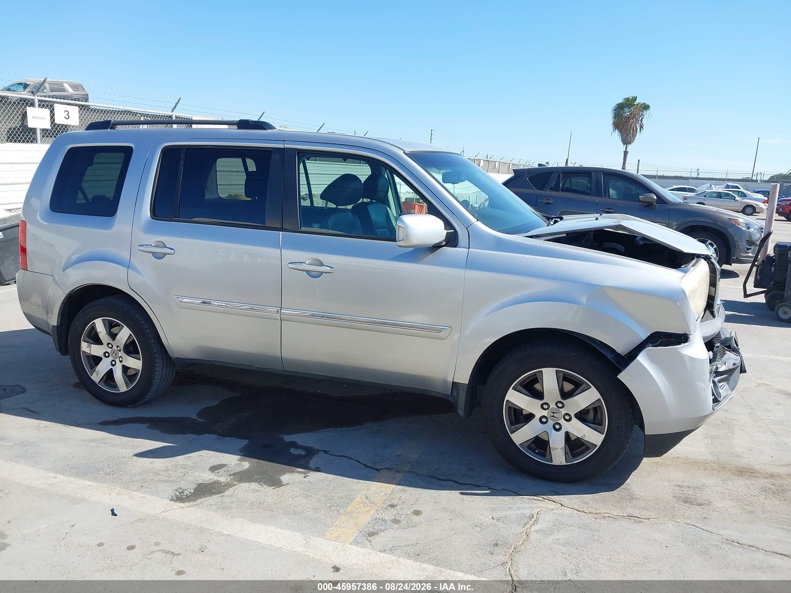 2012 Honda Pilot Touring Silver vin: 5FNYF3H92CB041368