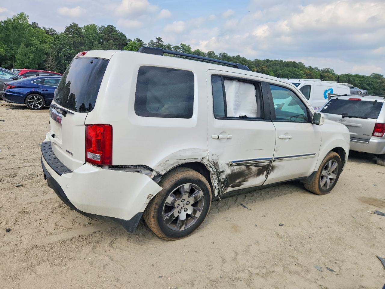 2013 Honda Pilot Touring White vin: 5FNYF3H92DB044420