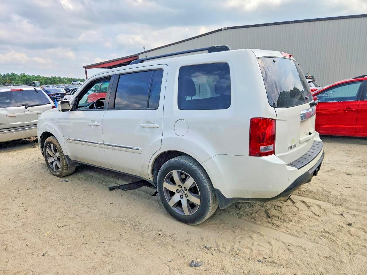 2013 Honda Pilot Touring White vin: 5FNYF3H92DB044420