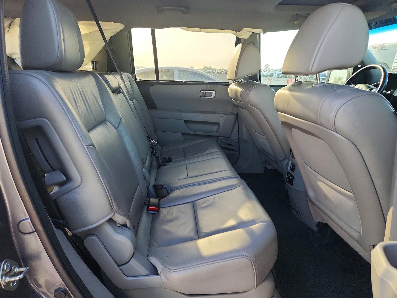 2014 Honda Pilot Touring Gray vin: 5FNYF3H92EB002587