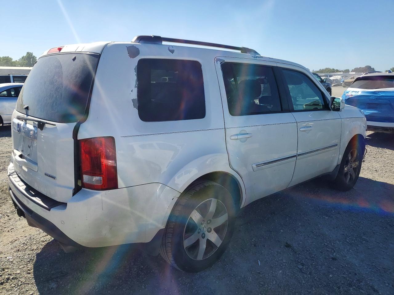 2014 Honda Pilot Touring White vin: 5FNYF3H92EB012455
