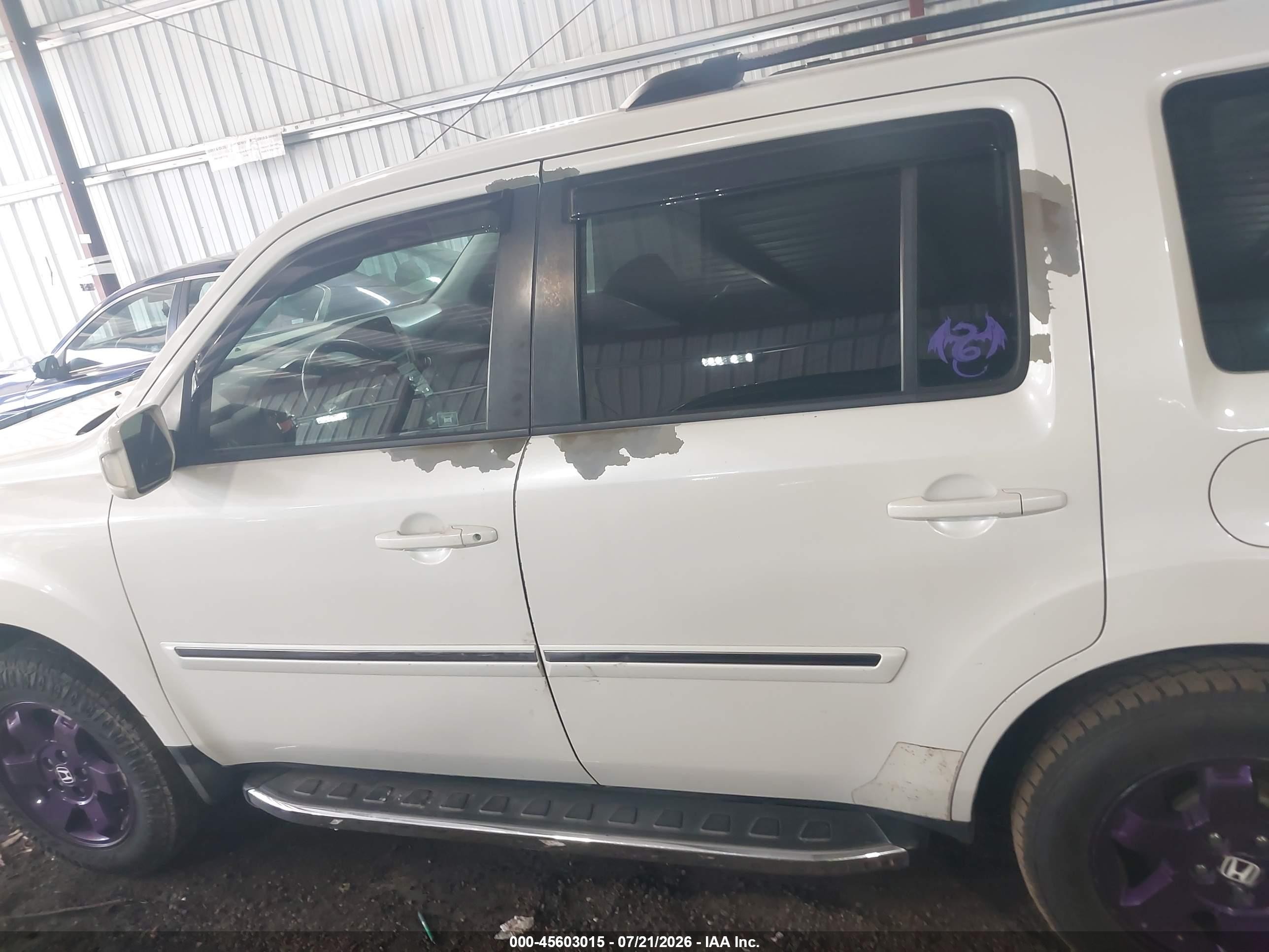 2011 Honda Pilot Touring Белый vin: 5FNYF3H93BB012167