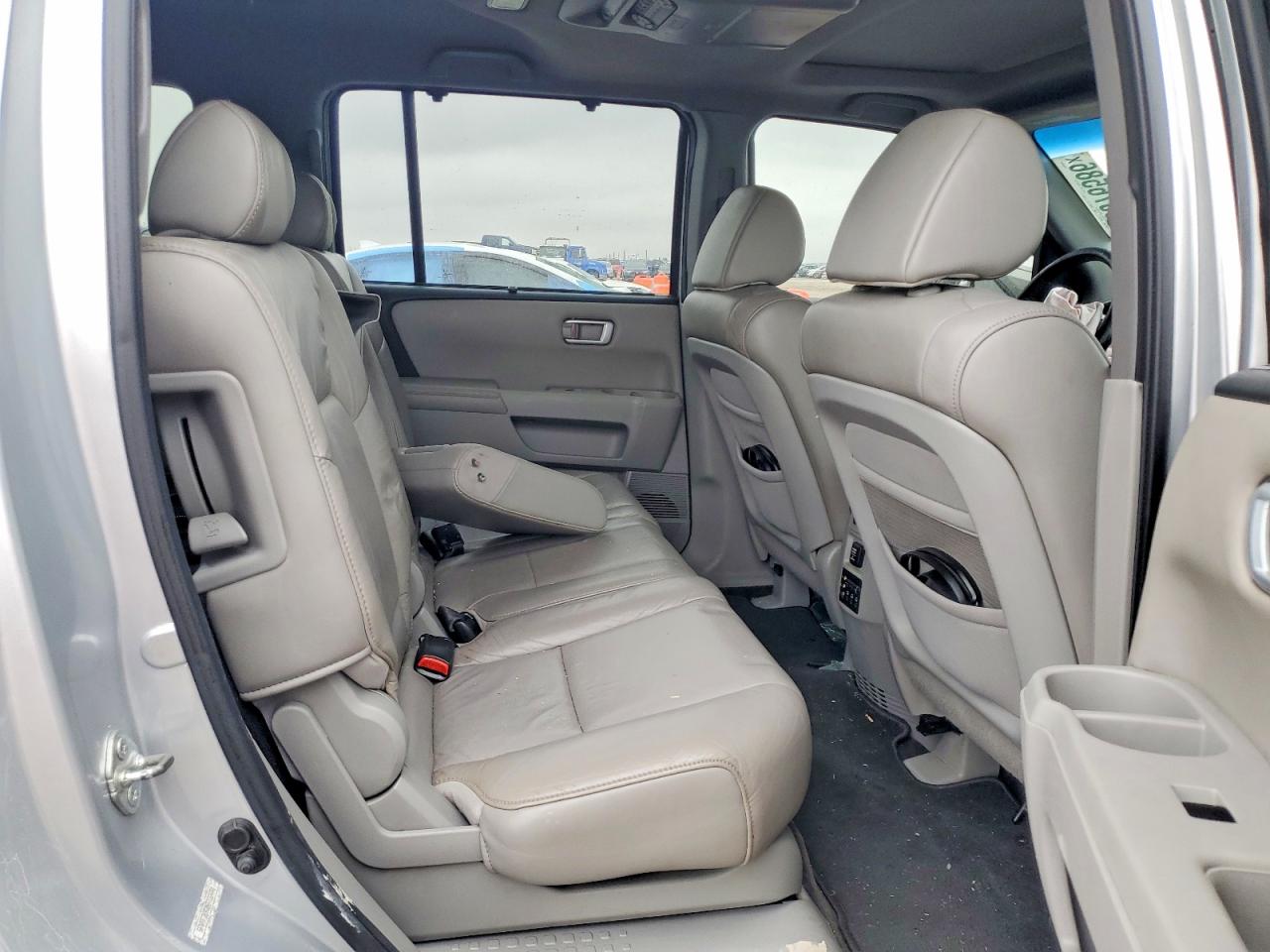 2011 Honda Pilot Touring Silver vin: 5FNYF3H93BB030491