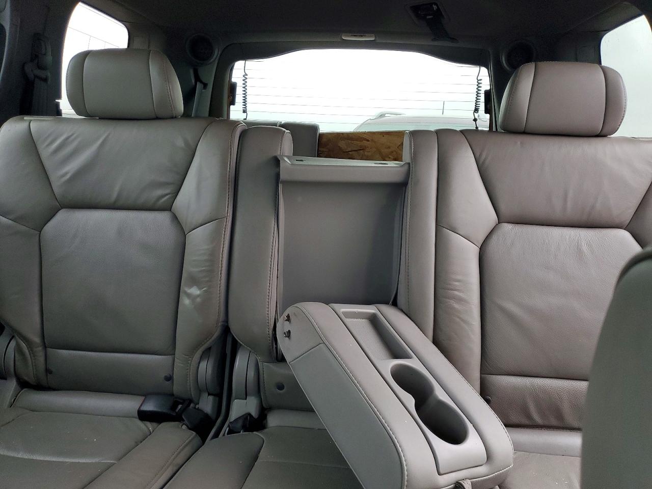 2011 Honda Pilot Touring Silver vin: 5FNYF3H93BB030491