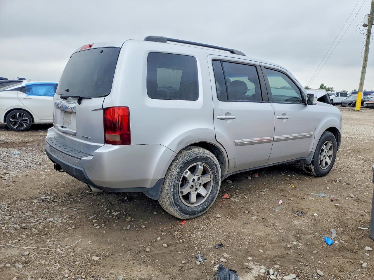 2011 Honda Pilot Touring Silver vin: 5FNYF3H93BB030491
