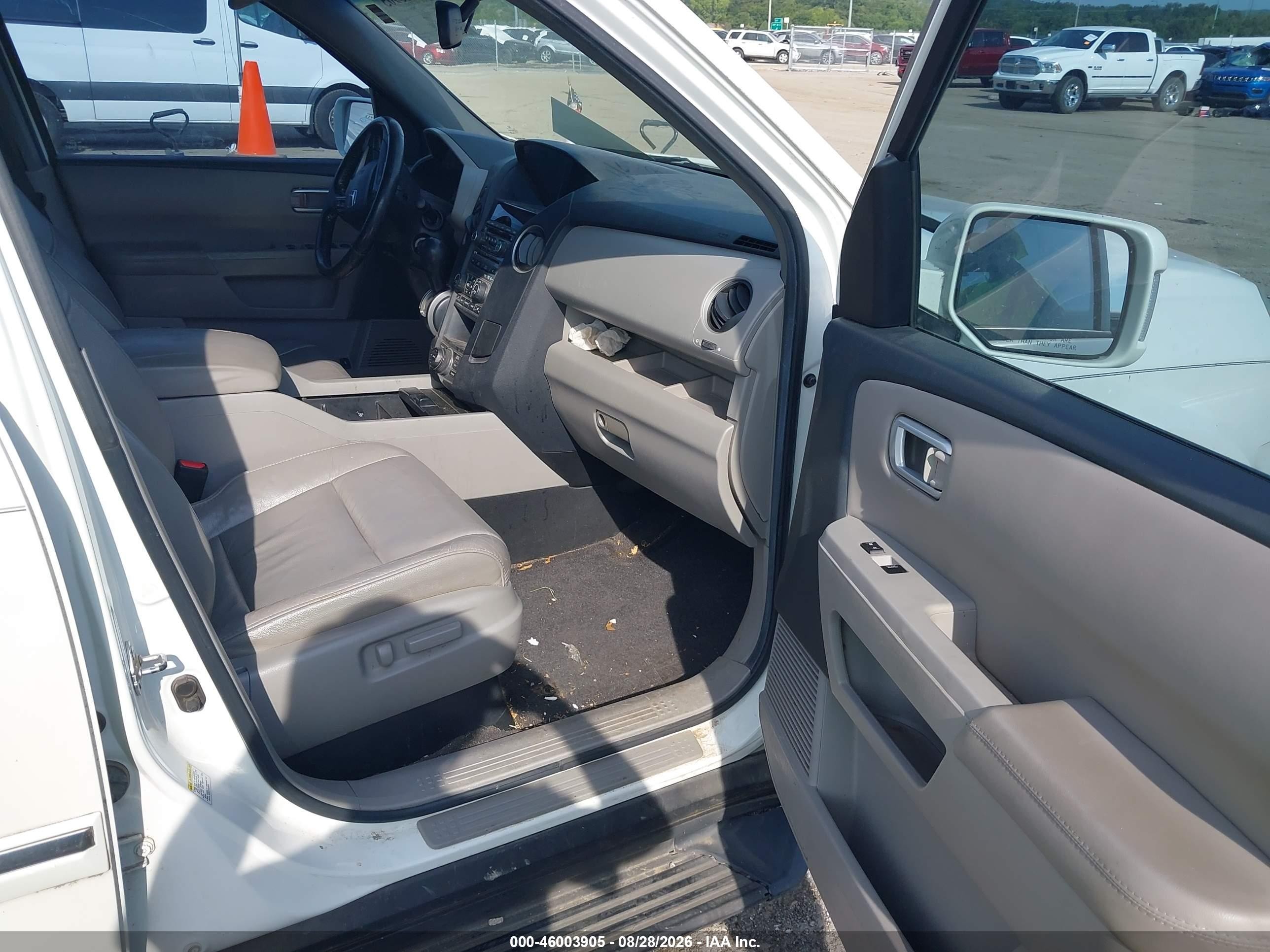 2012 Honda Pilot Touring White vin: 5FNYF3H93CB007259
