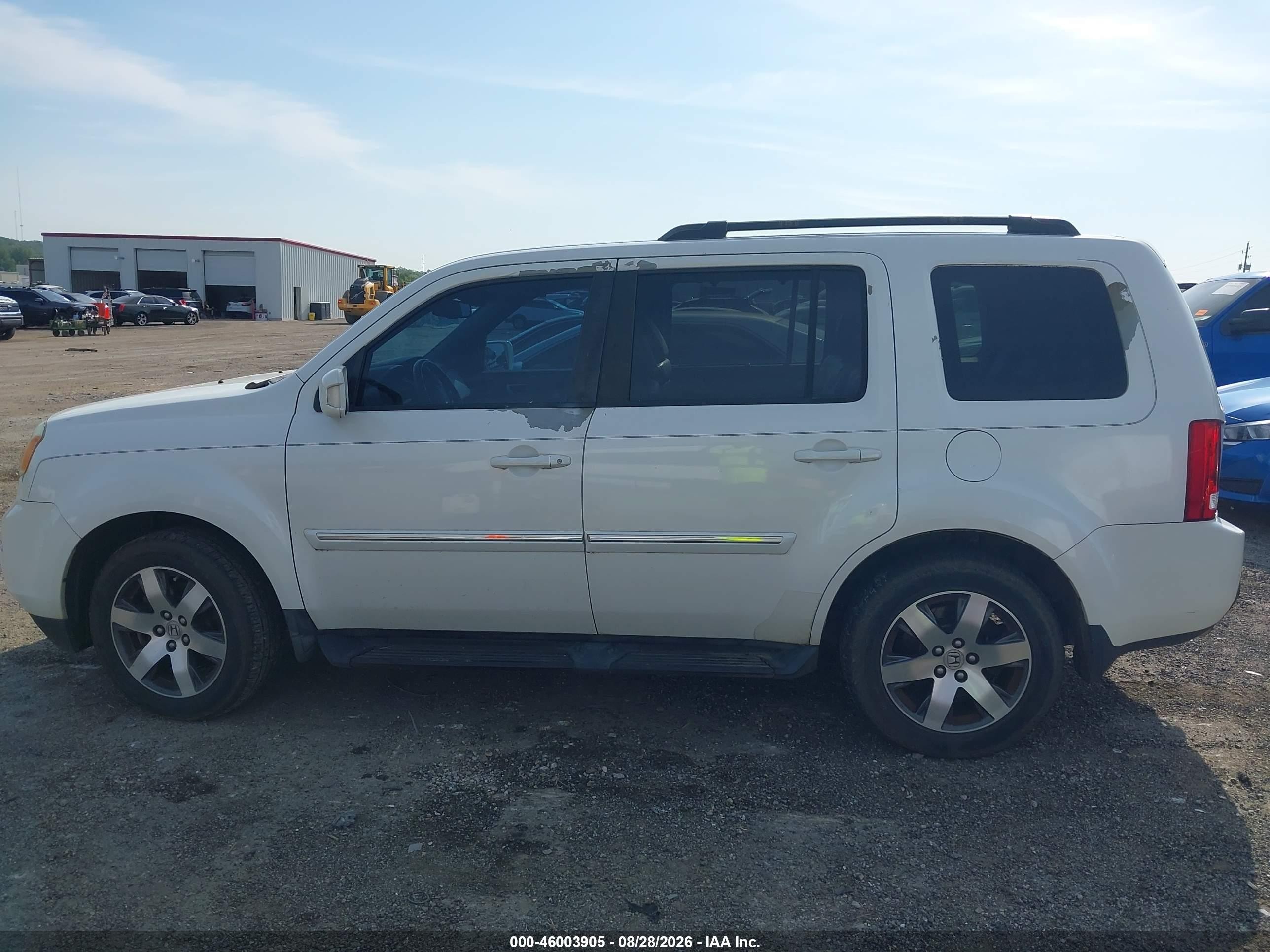 2012 Honda Pilot Touring White vin: 5FNYF3H93CB007259