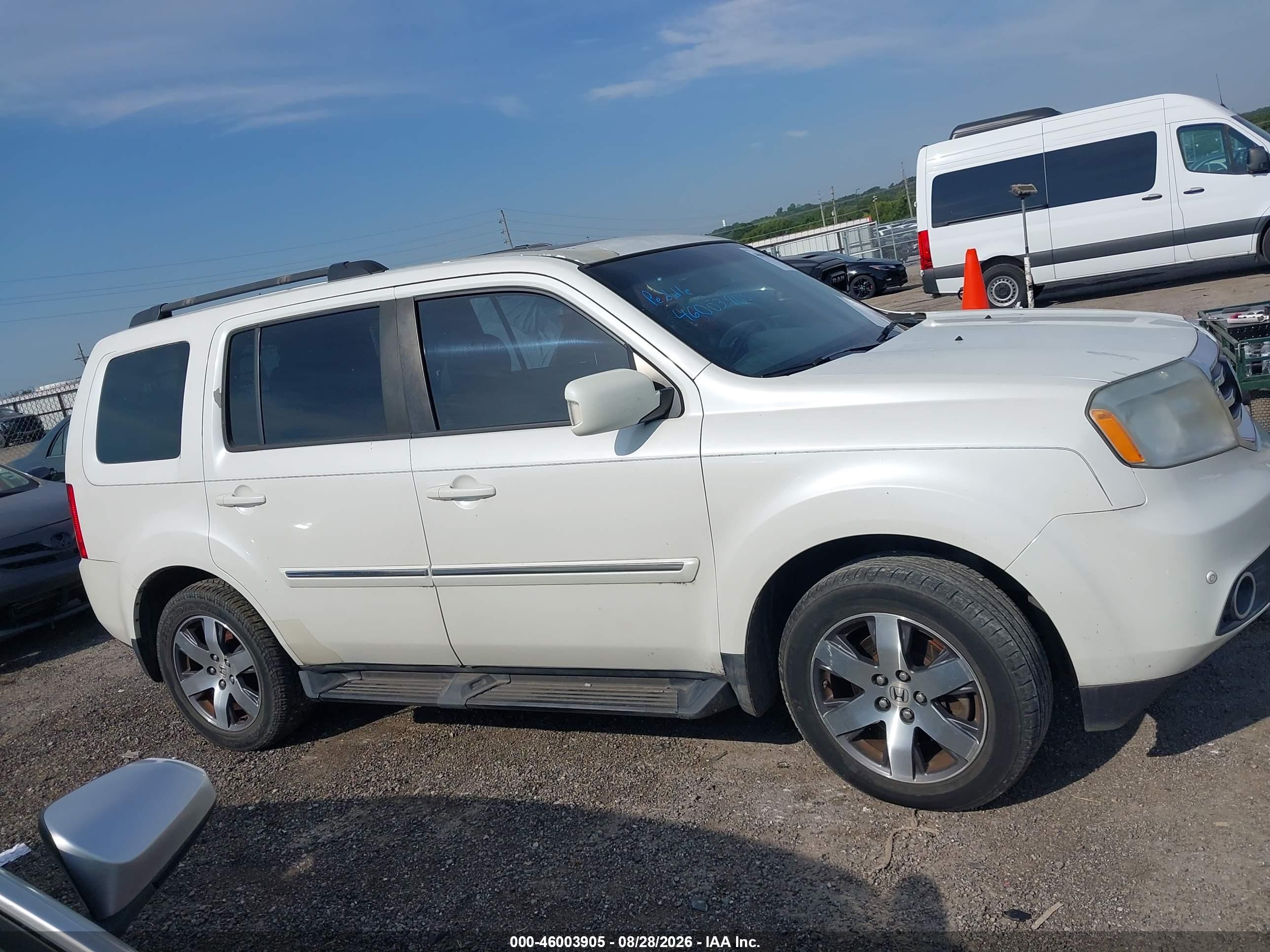 2012 Honda Pilot Touring White vin: 5FNYF3H93CB007259