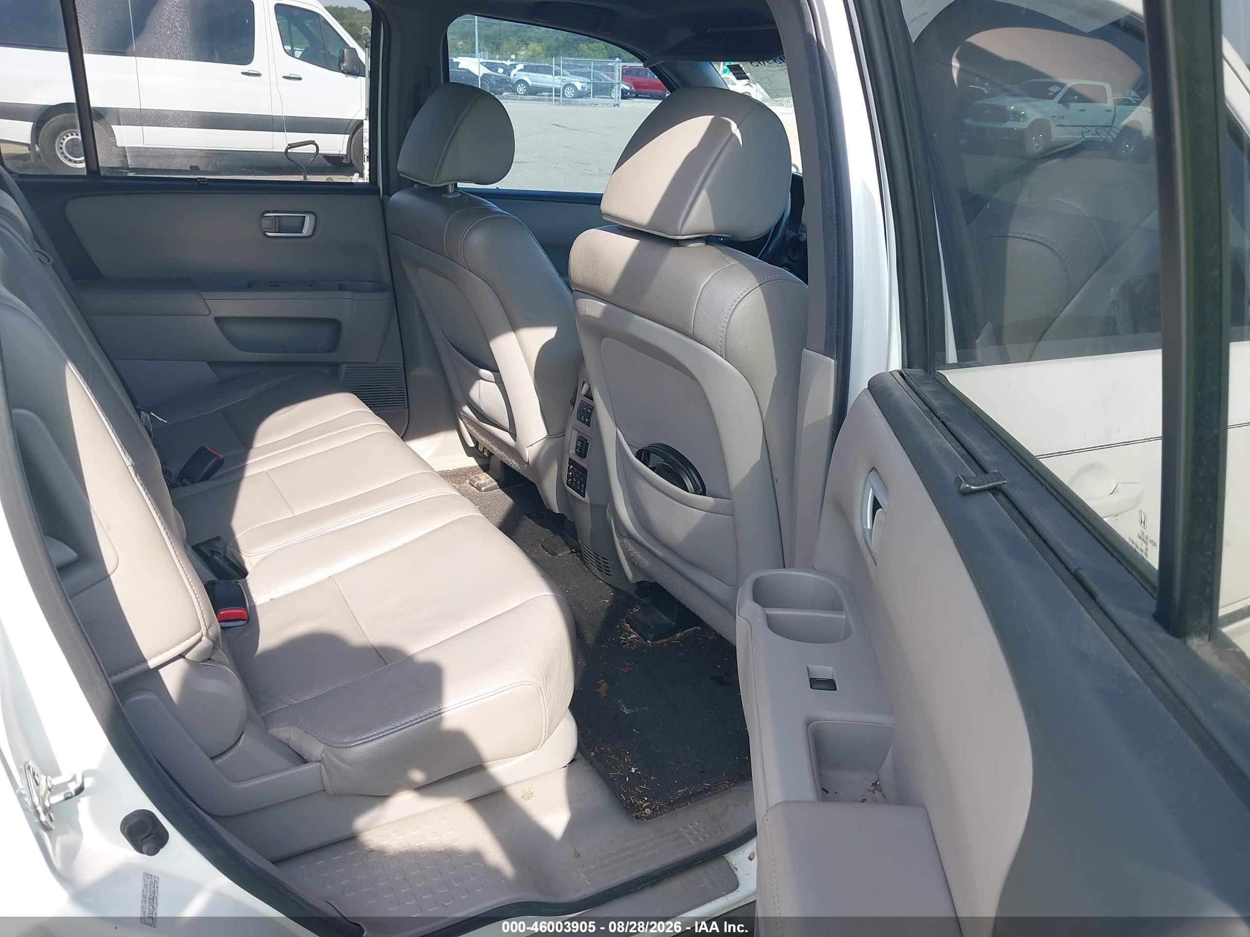 2012 Honda Pilot Touring White vin: 5FNYF3H93CB007259