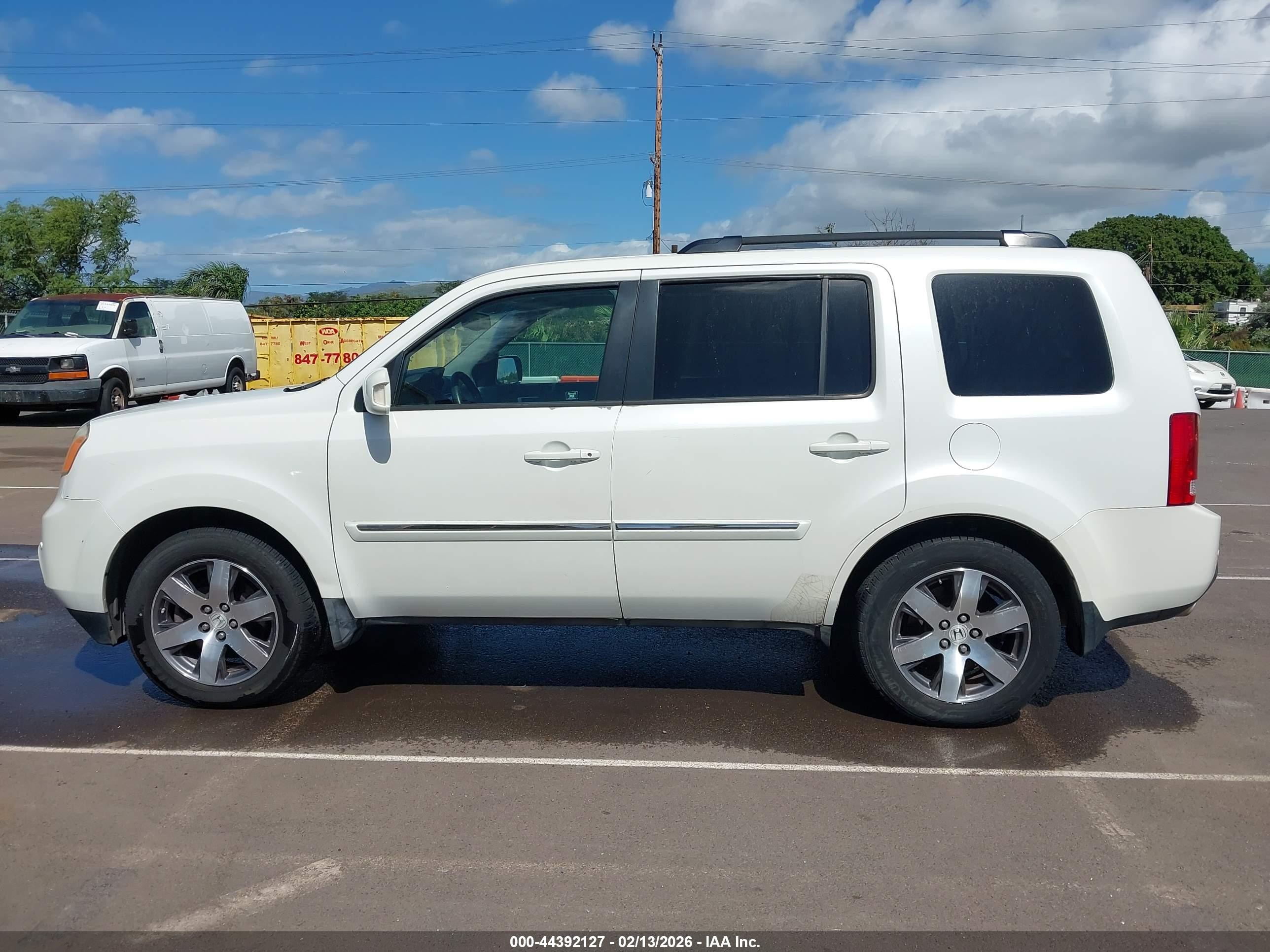 2012 Honda Pilot Touring Белый vin: 5FNYF3H93CB008251