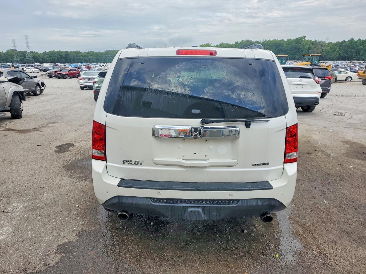 2012 Honda Pilot Touring White vin: 5FNYF3H93CB041749
