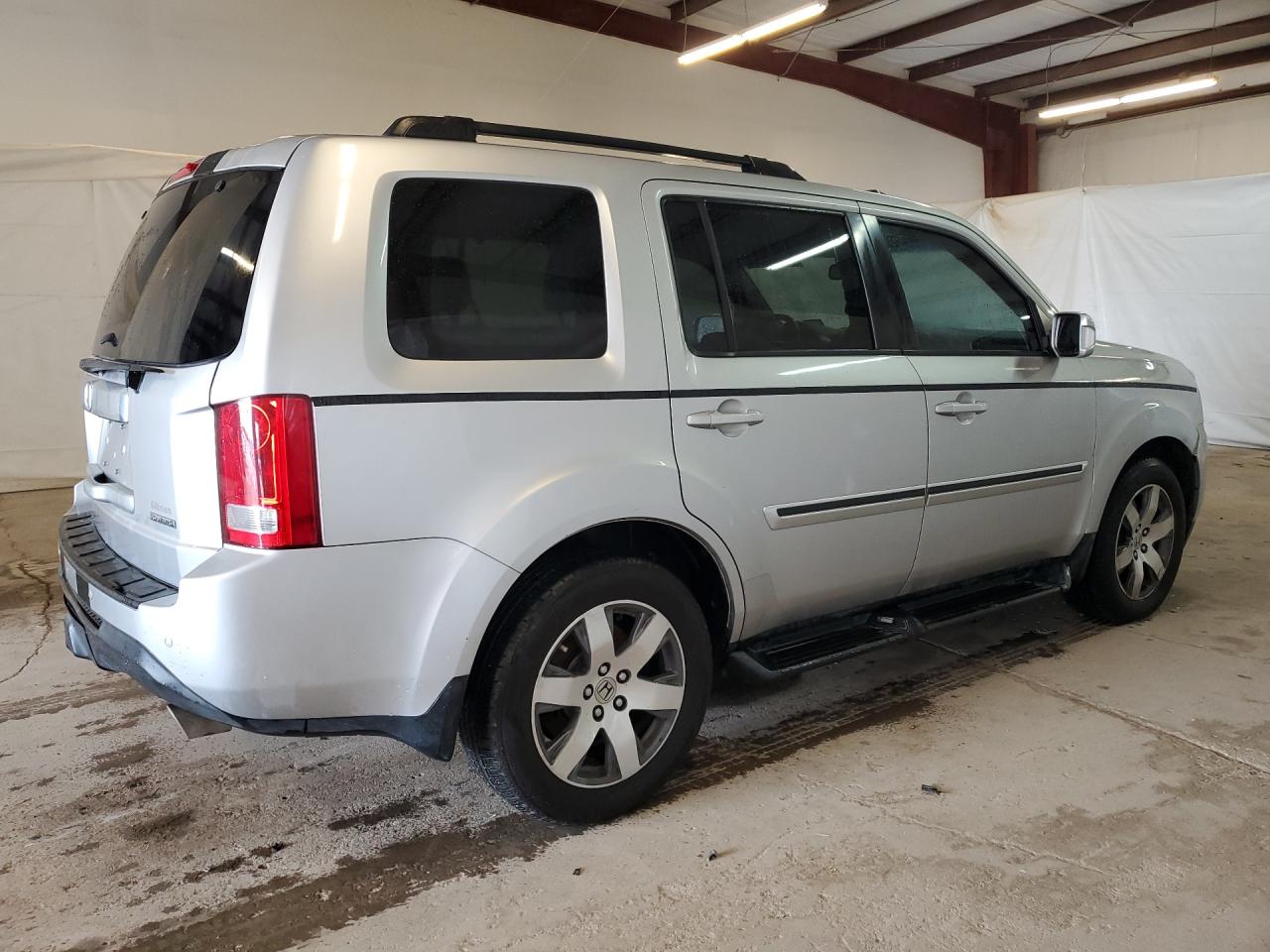 2015 Honda Pilot Touring Silver vin: 5FNYF3H93FB001031 Damage: Right Qtr Panel, Chipped, 2