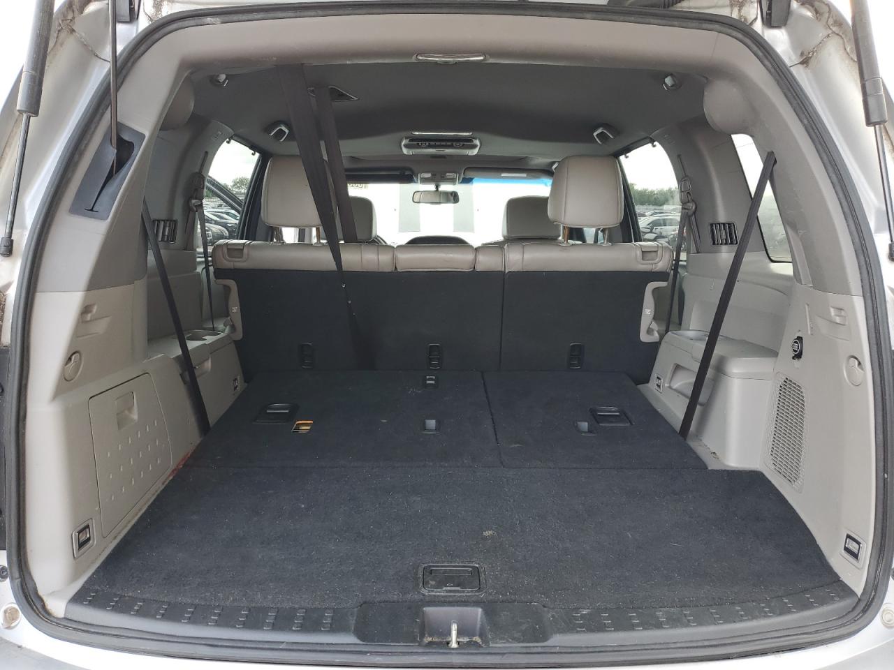 2015 Honda Pilot Touring Silver vin: 5FNYF3H93FB001031 Damage: Right Front Door, Chipped, 3