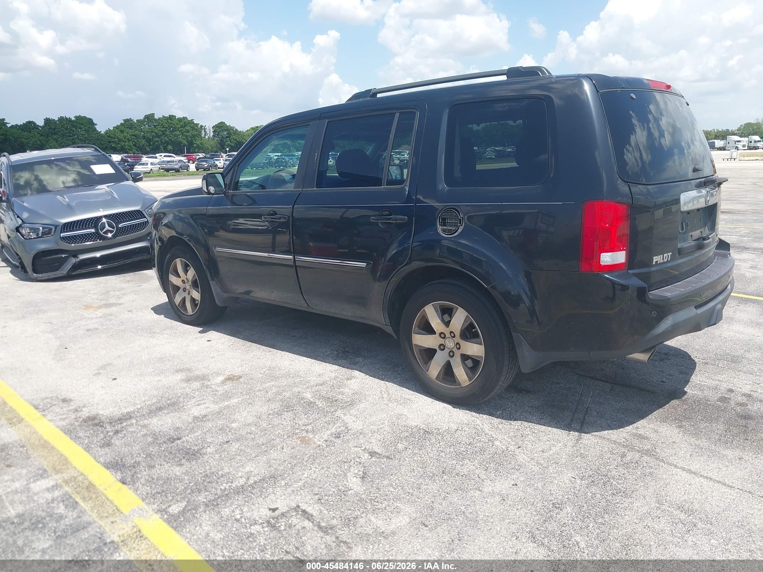 2015 Honda Pilot Touring Black vin: 5FNYF3H93FB024678