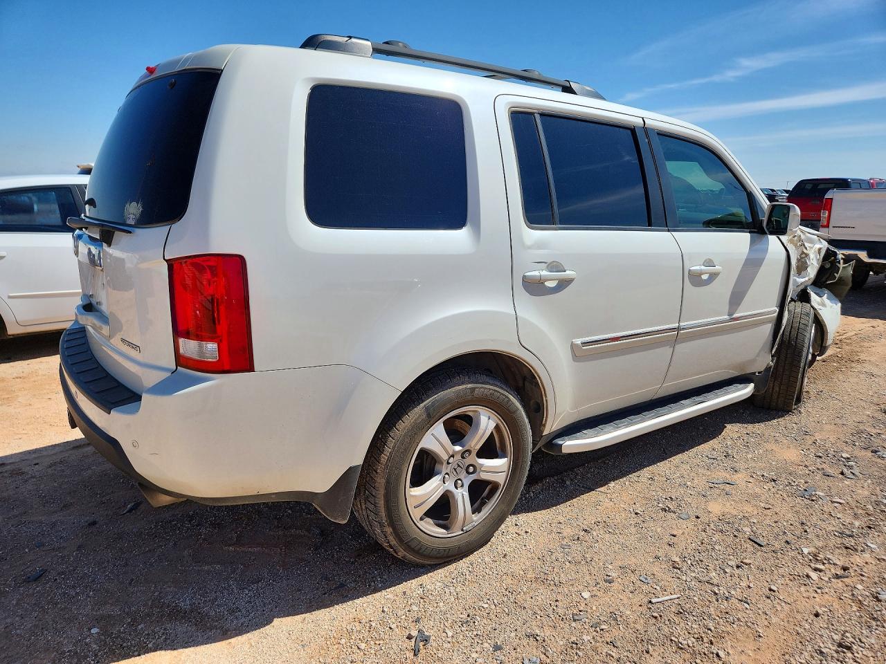 2011 Honda Pilot Touring White vin: 5FNYF3H94BB024800
