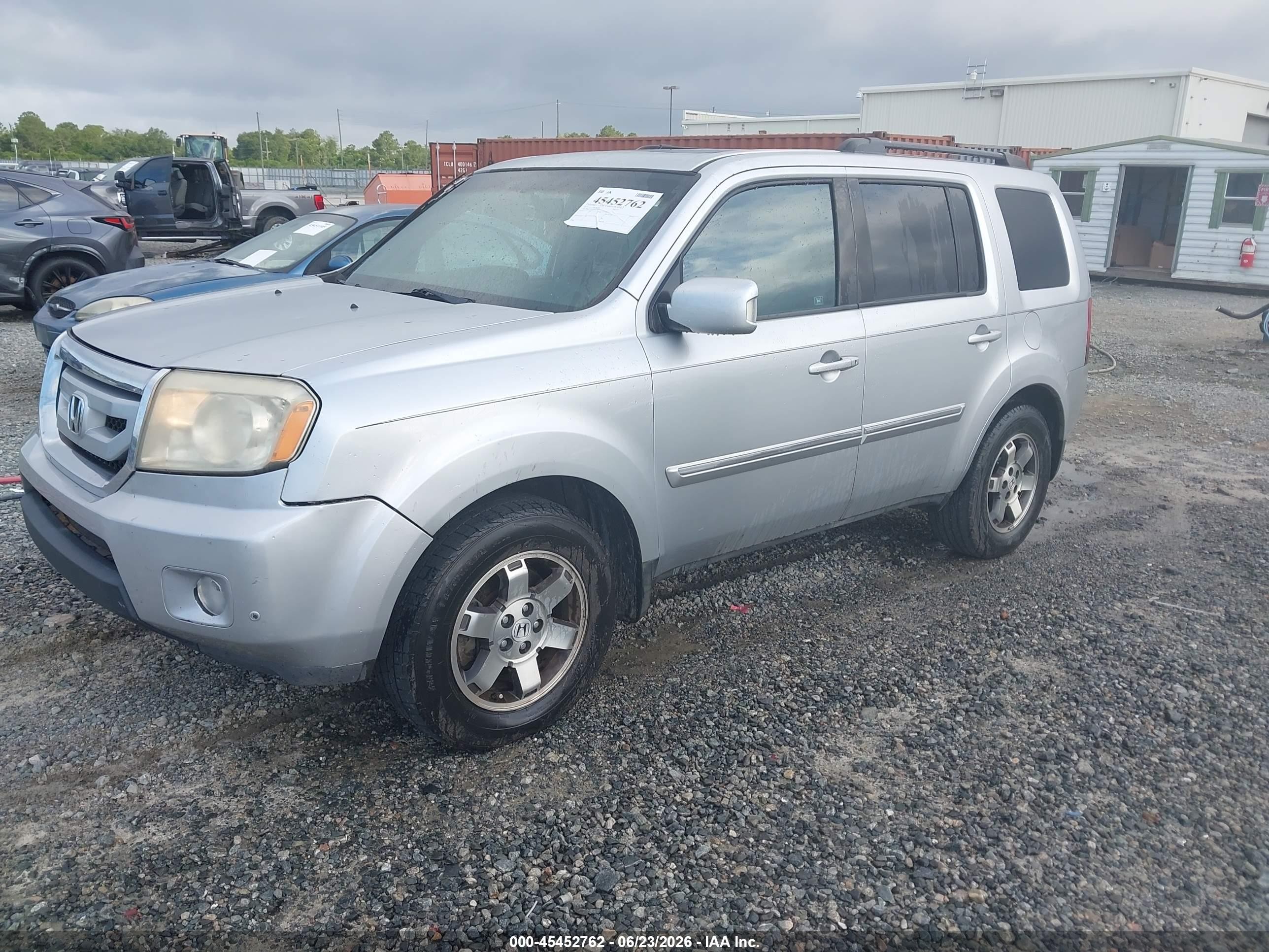 2011 Honda Pilot Touring Silver vin: 5FNYF3H94BB035487