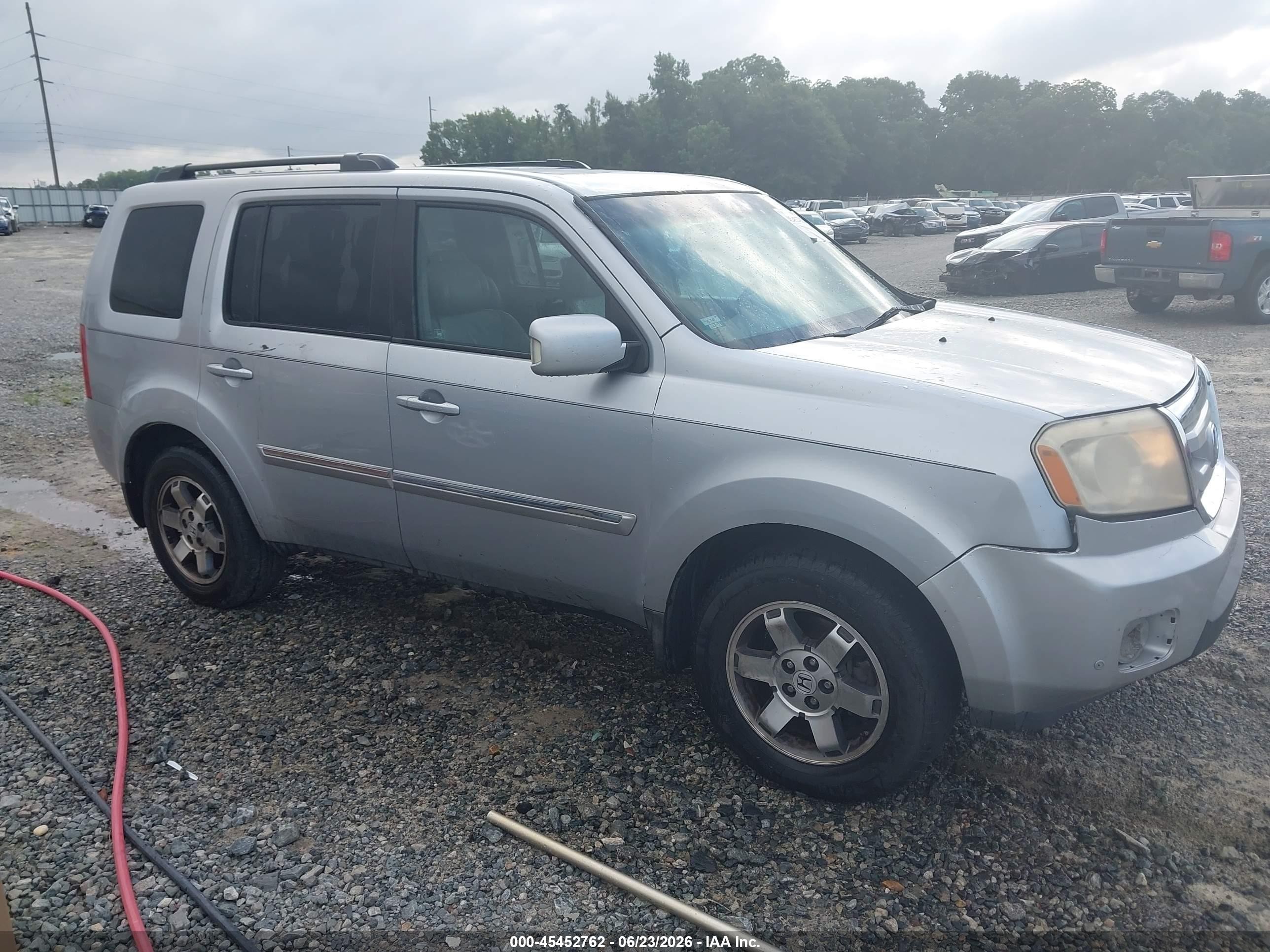 2011 Honda Pilot Touring Silver vin: 5FNYF3H94BB035487