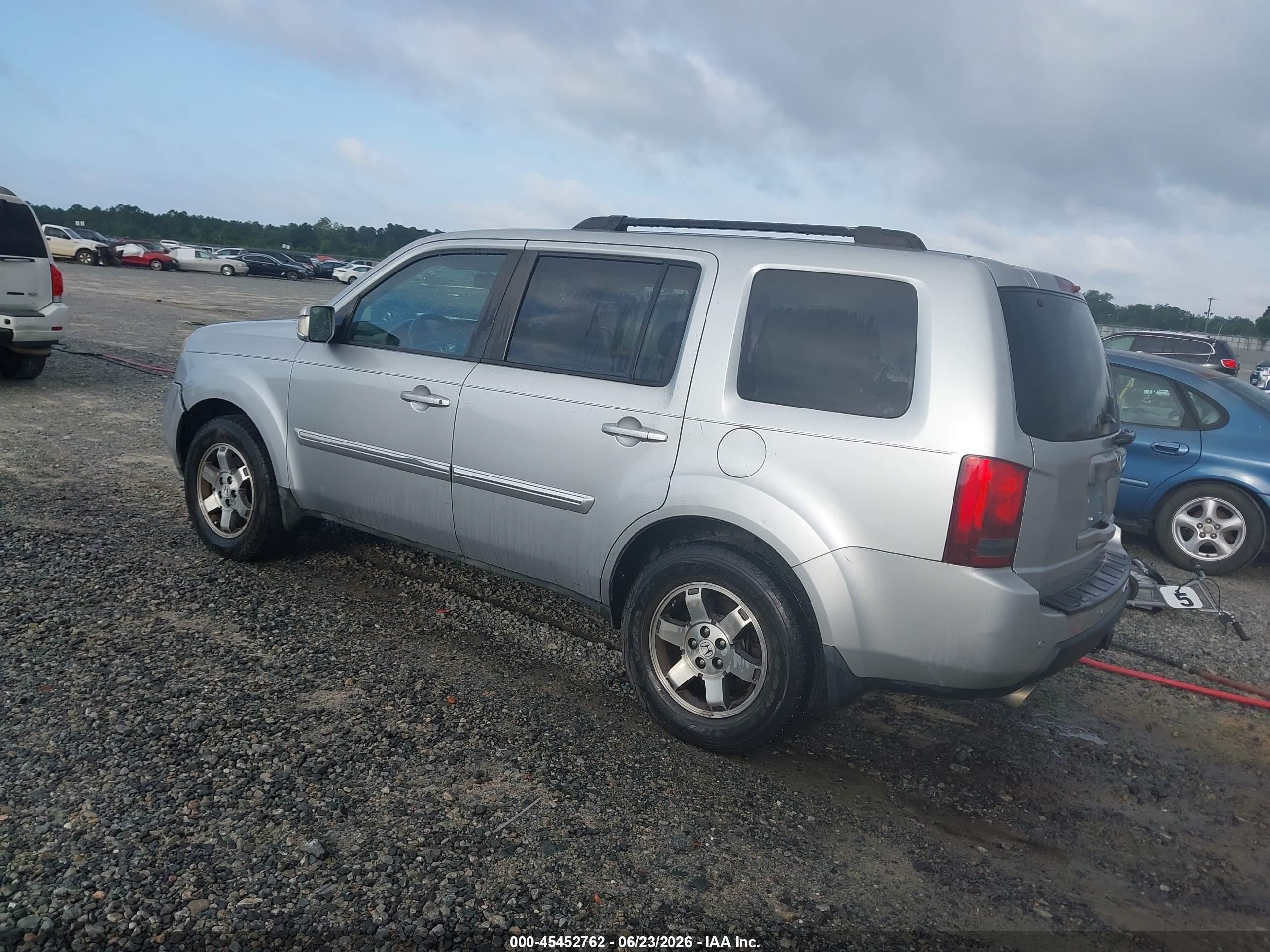 2011 Honda Pilot Touring Silver vin: 5FNYF3H94BB035487