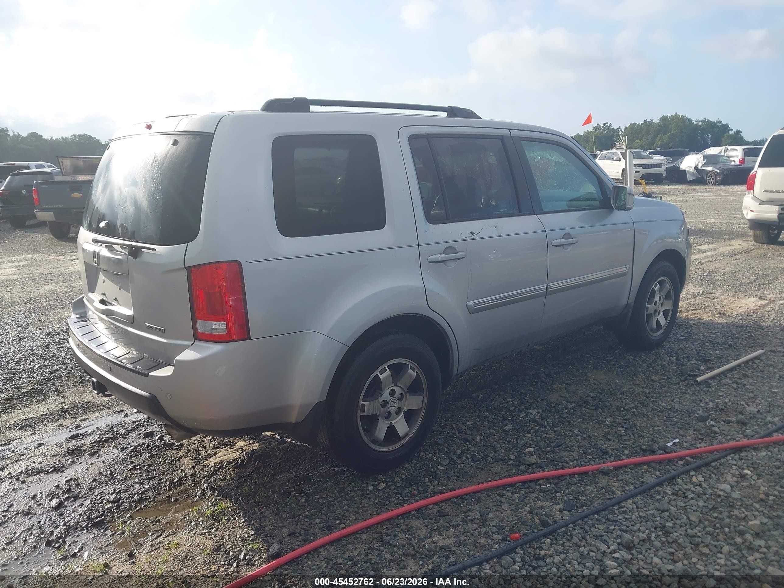 2011 Honda Pilot Touring Silver vin: 5FNYF3H94BB035487