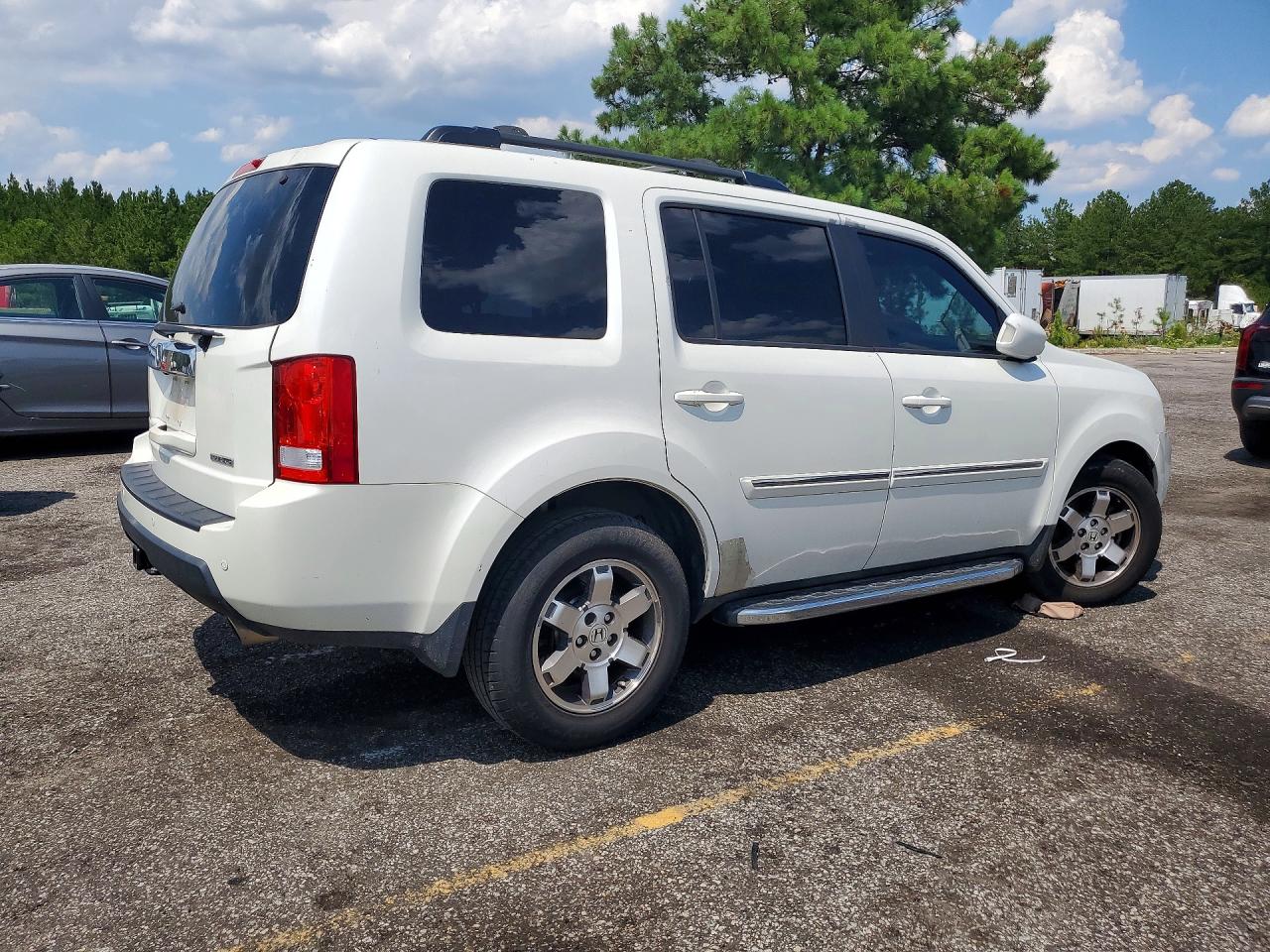 2011 Honda Pilot Touring White vin: 5FNYF3H94BB046196