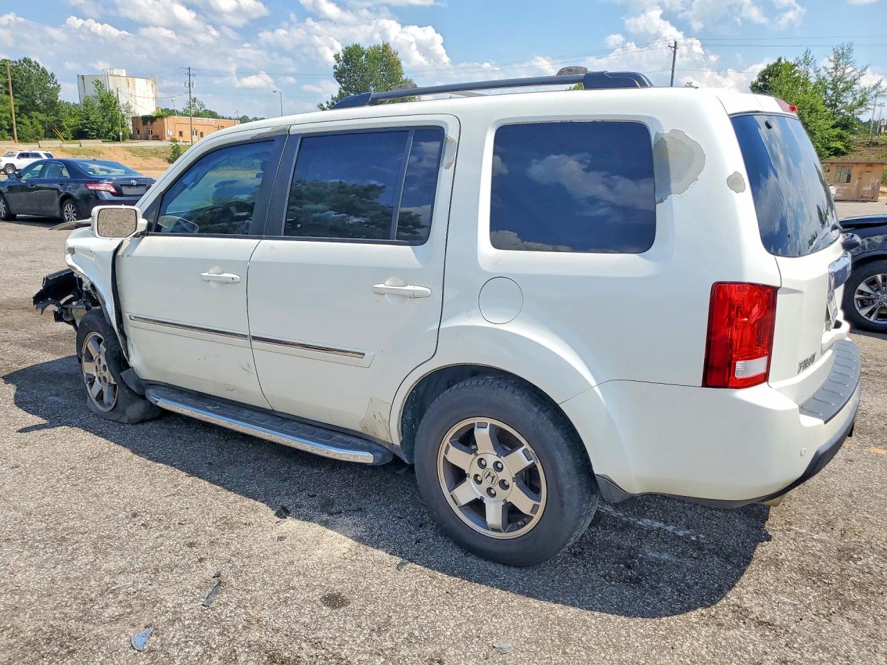 2011 Honda Pilot Touring White vin: 5FNYF3H94BB046196