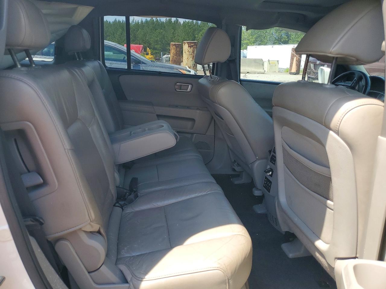 2011 Honda Pilot Touring White vin: 5FNYF3H94BB046196