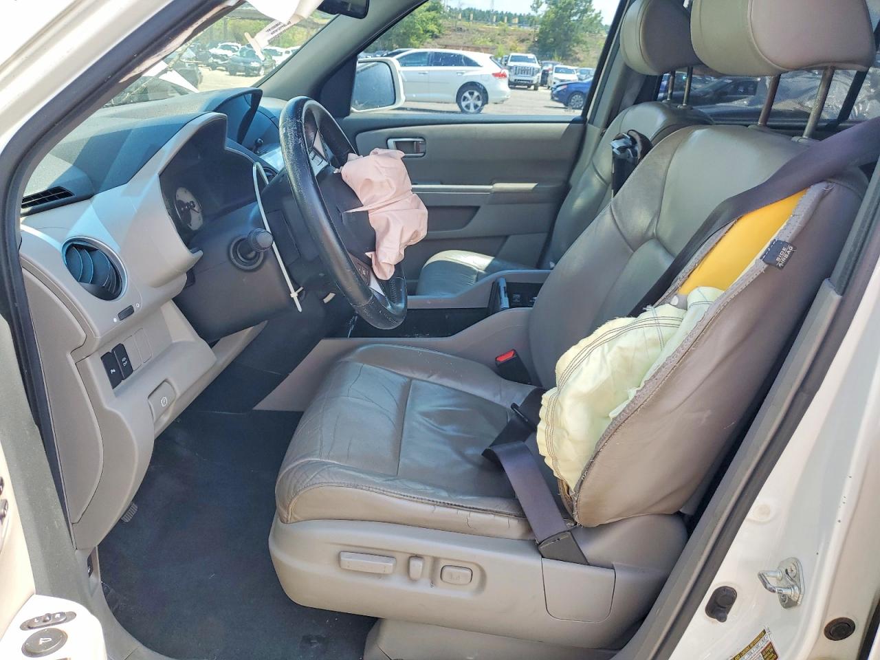 2011 Honda Pilot Touring White vin: 5FNYF3H94BB046196