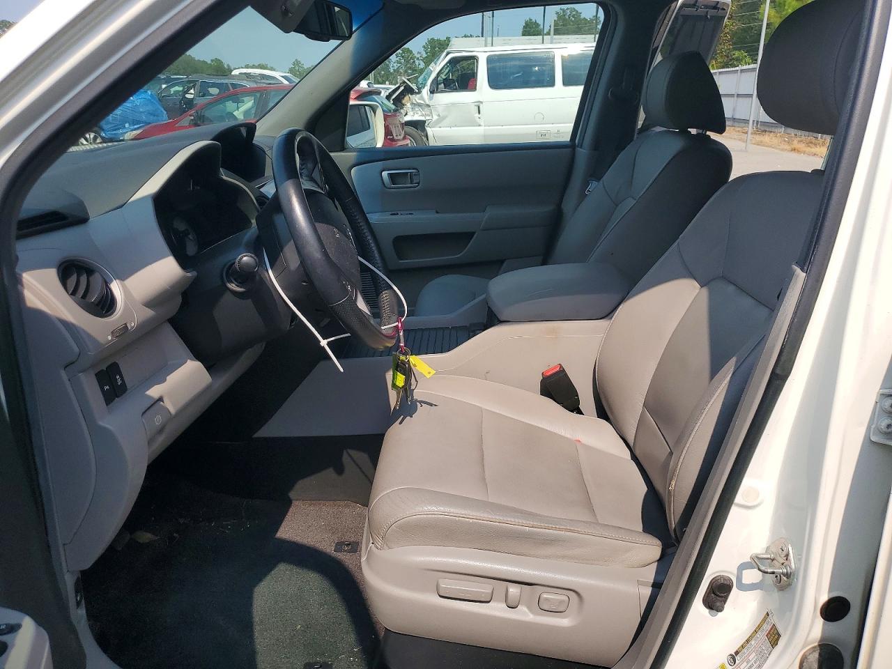 2012 Honda Pilot Touring White vin: 5FNYF3H94CB033157