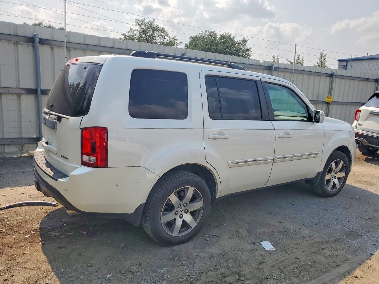 2012 Honda Pilot Touring White vin: 5FNYF3H94CB033157