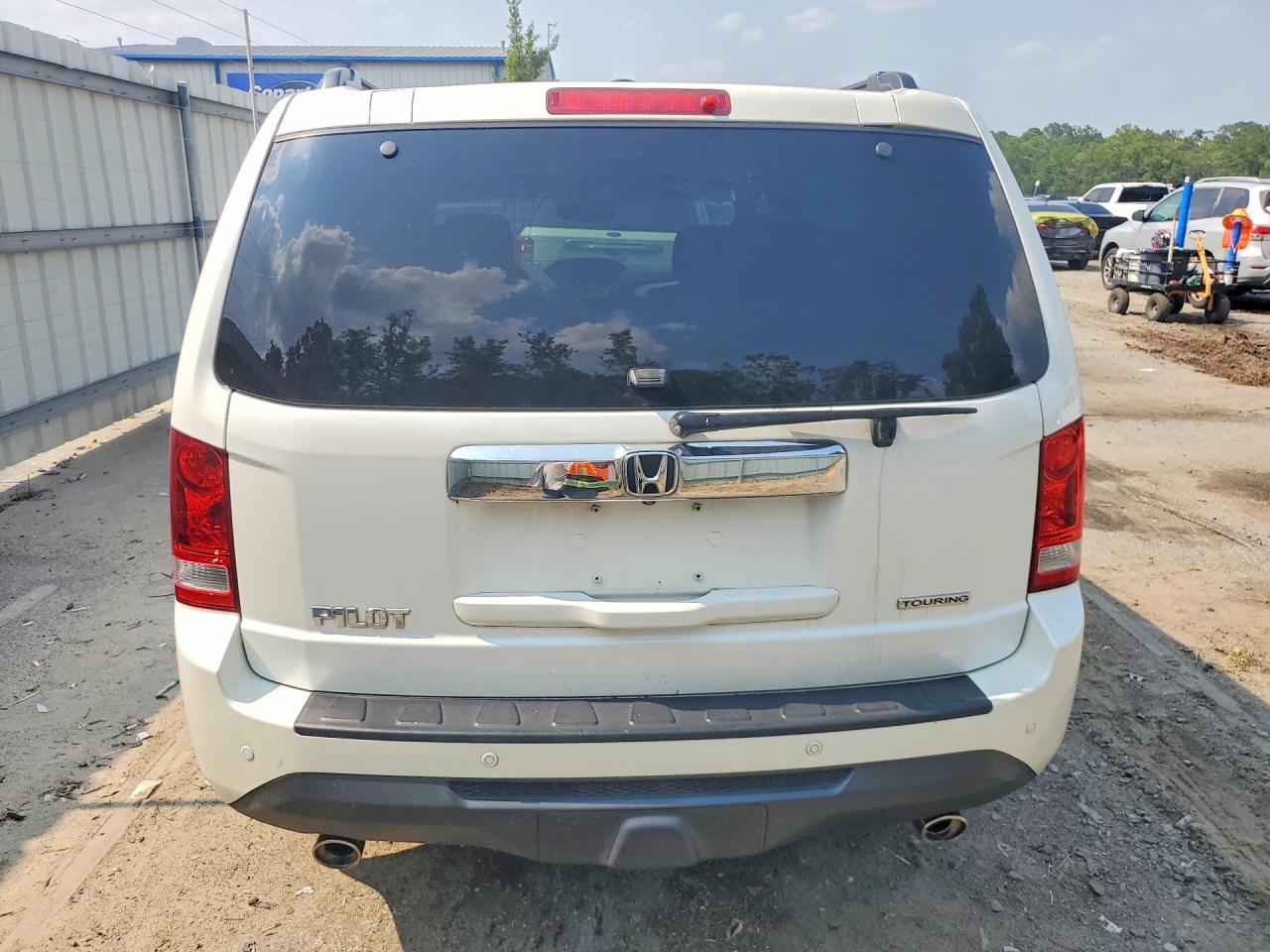 2012 Honda Pilot Touring White vin: 5FNYF3H94CB033157