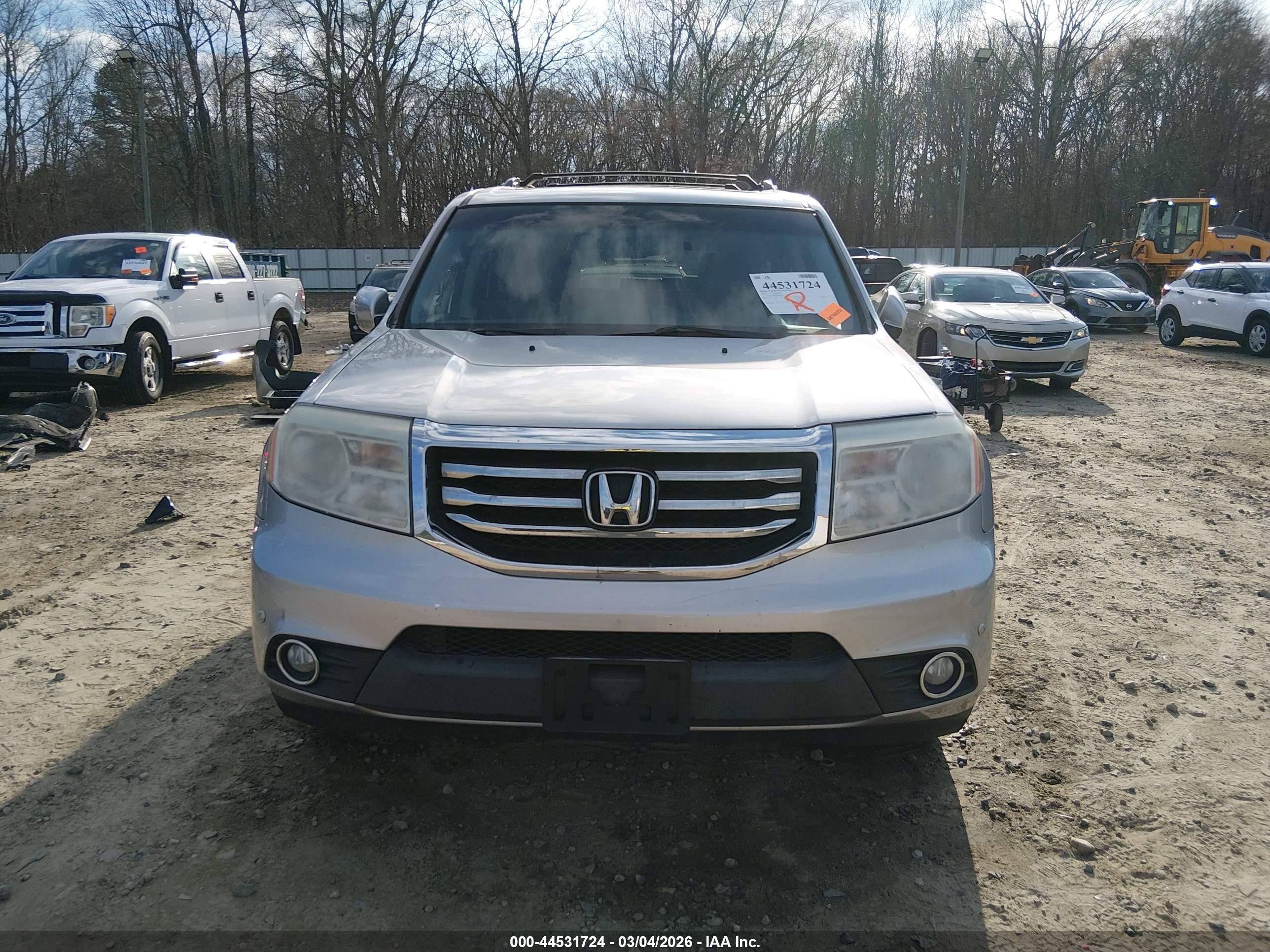 2015 Honda Pilot Touring Серебряный vin: 5FNYF3H94FB008439