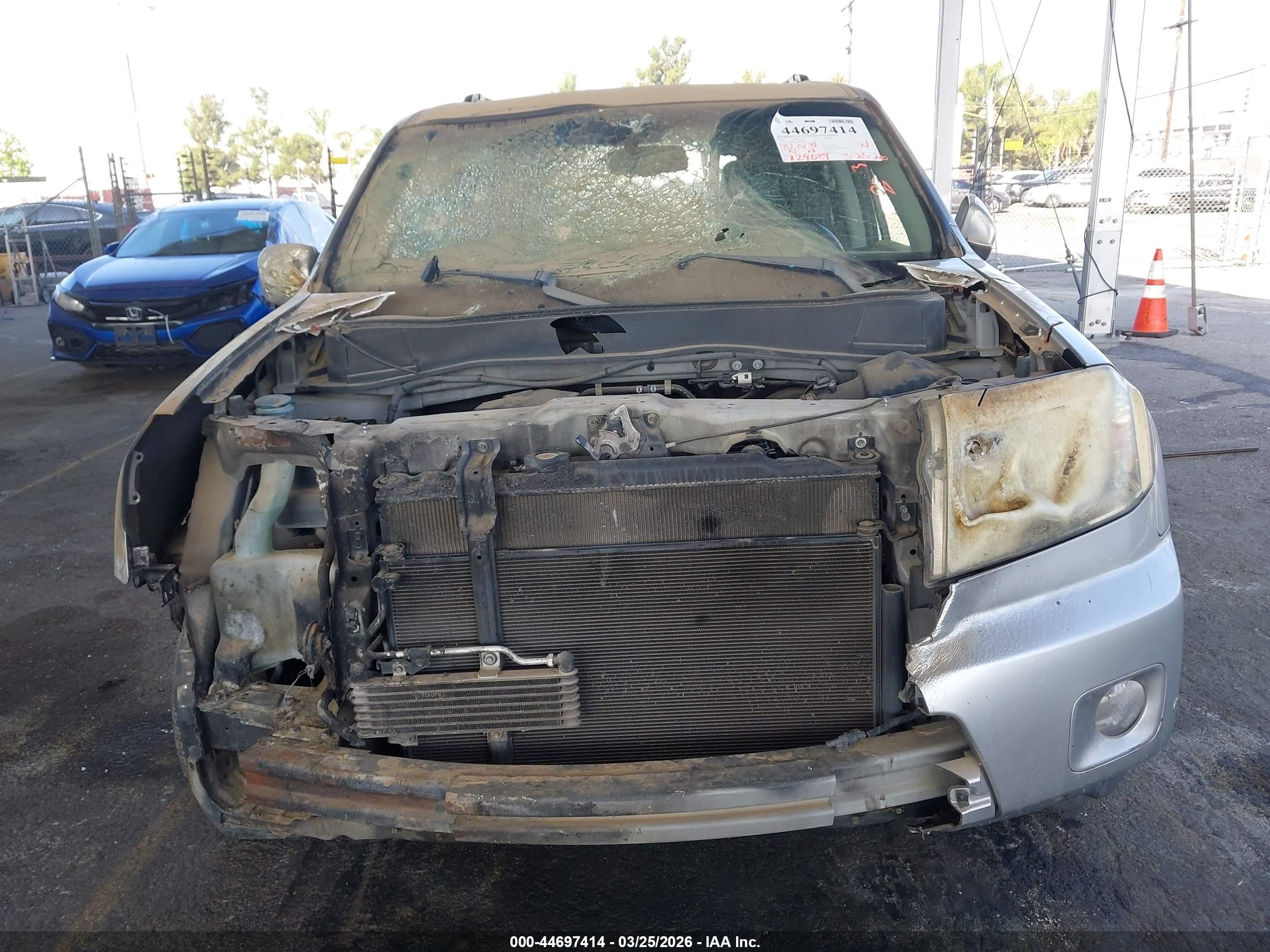 2010 Honda Pilot Touring Silver vin: 5FNYF3H95AB001492