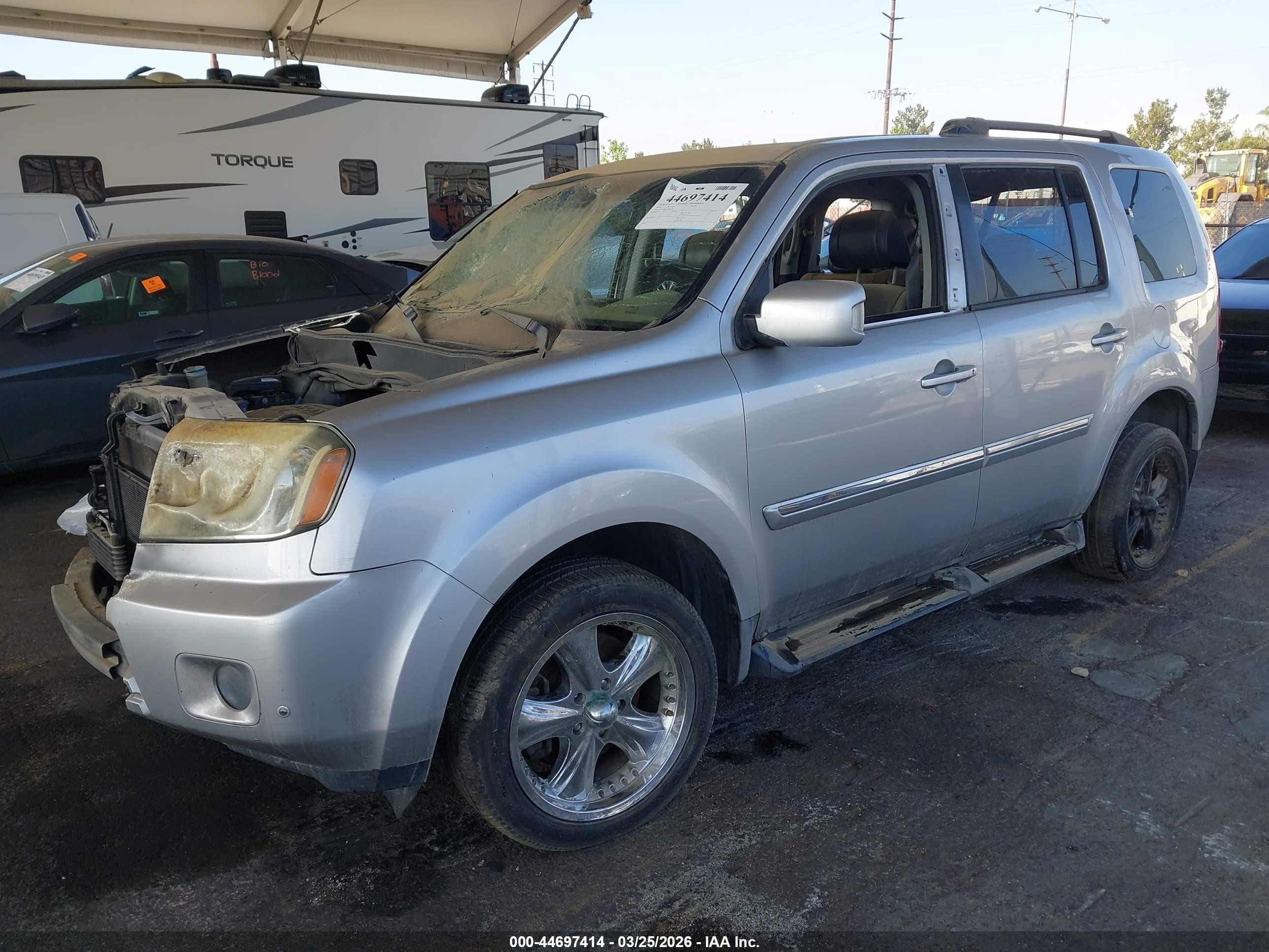 2010 Honda Pilot Touring Silver vin: 5FNYF3H95AB001492