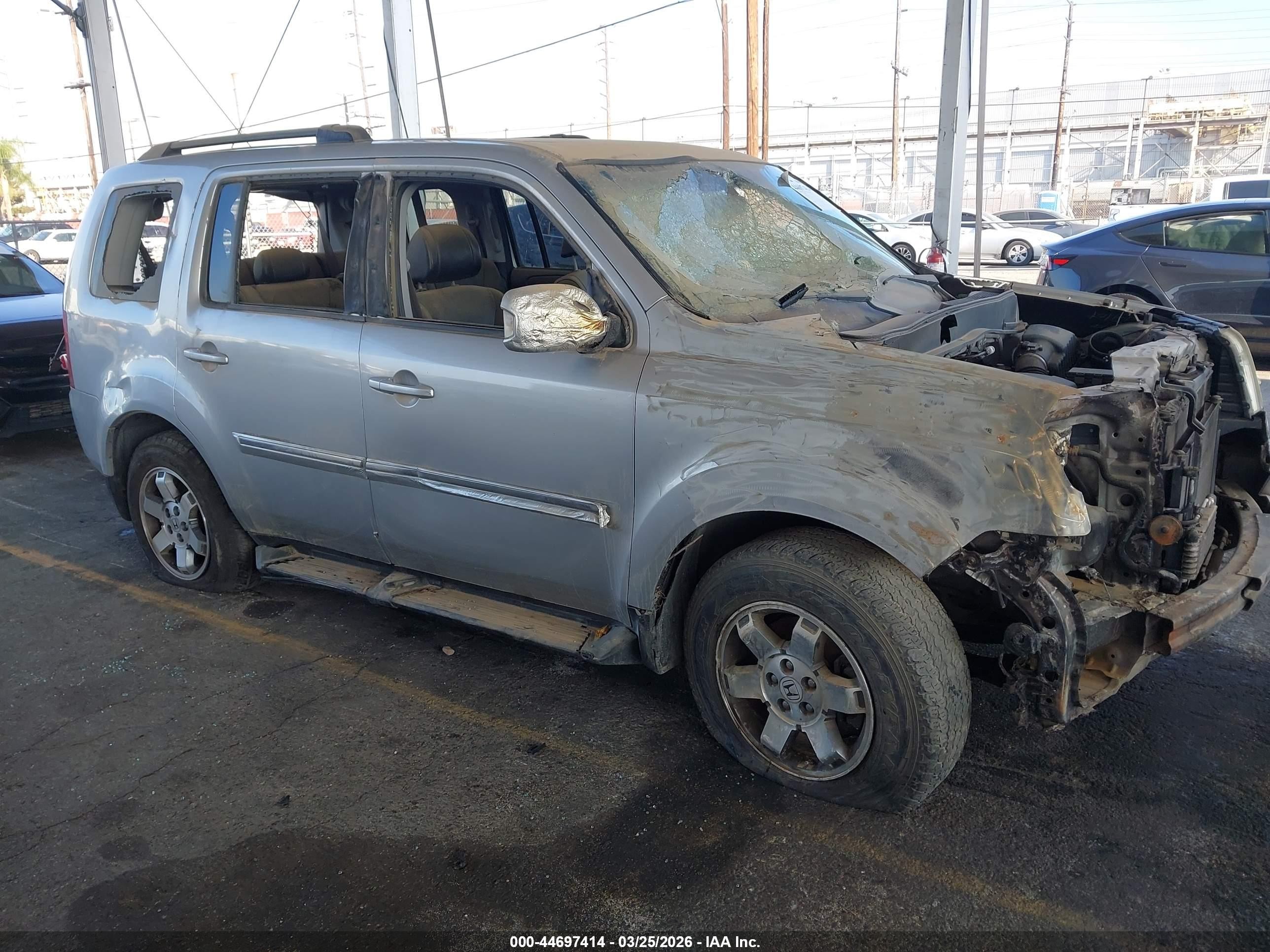 2010 Honda Pilot Touring Silver vin: 5FNYF3H95AB001492