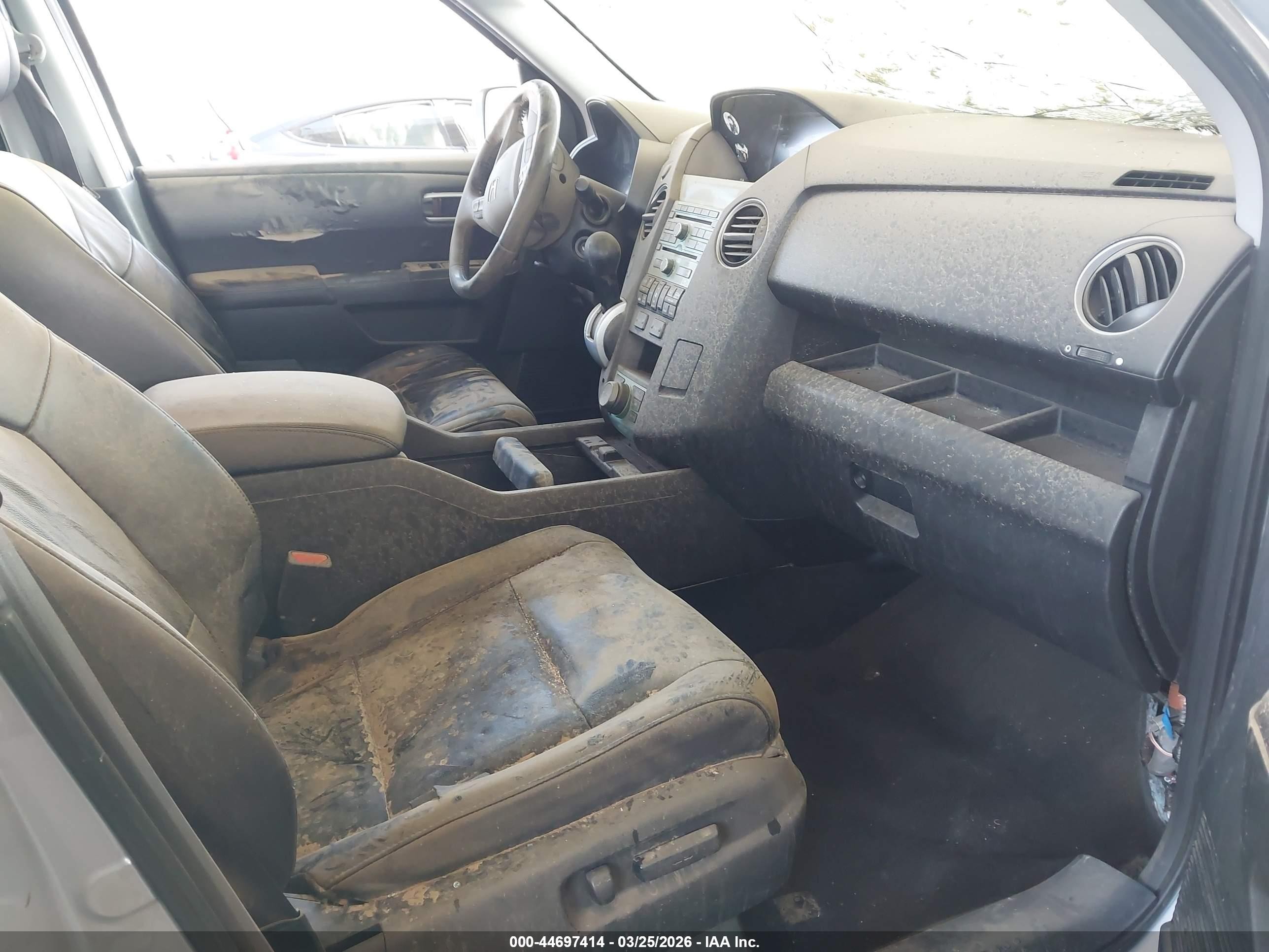 2010 Honda Pilot Touring Silver vin: 5FNYF3H95AB001492