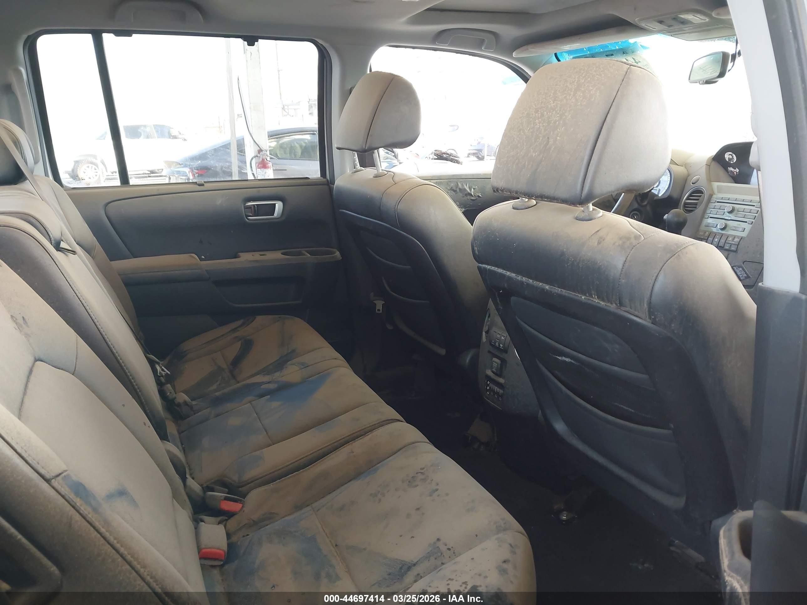2010 Honda Pilot Touring Silver vin: 5FNYF3H95AB001492