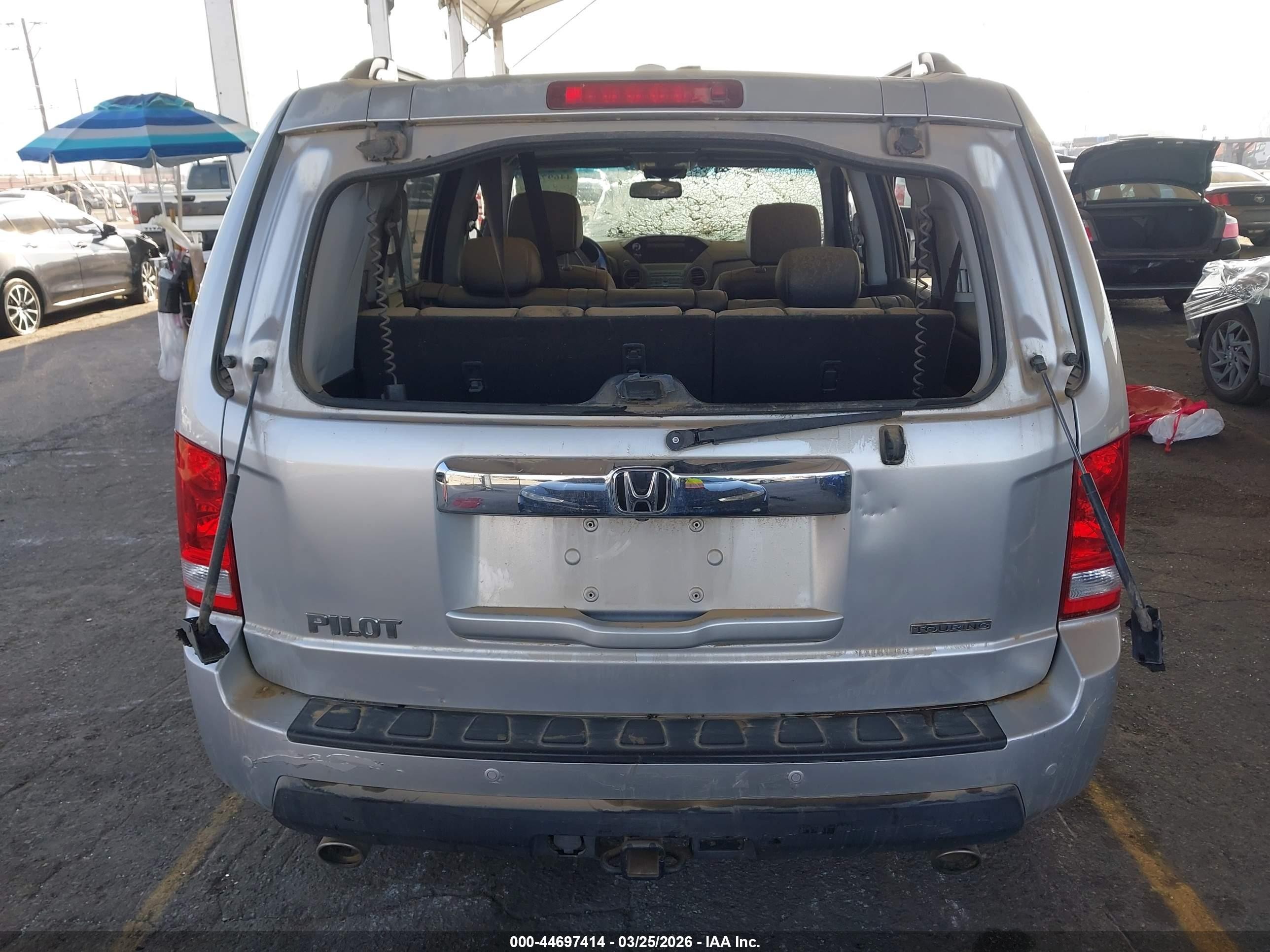 2010 Honda Pilot Touring Silver vin: 5FNYF3H95AB001492
