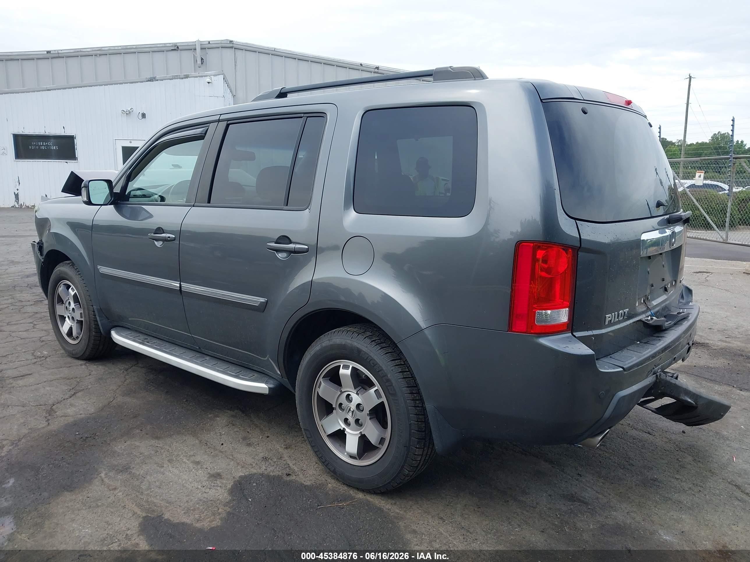 2011 Honda Pilot Touring Silver vin: 5FNYF3H95BB011022