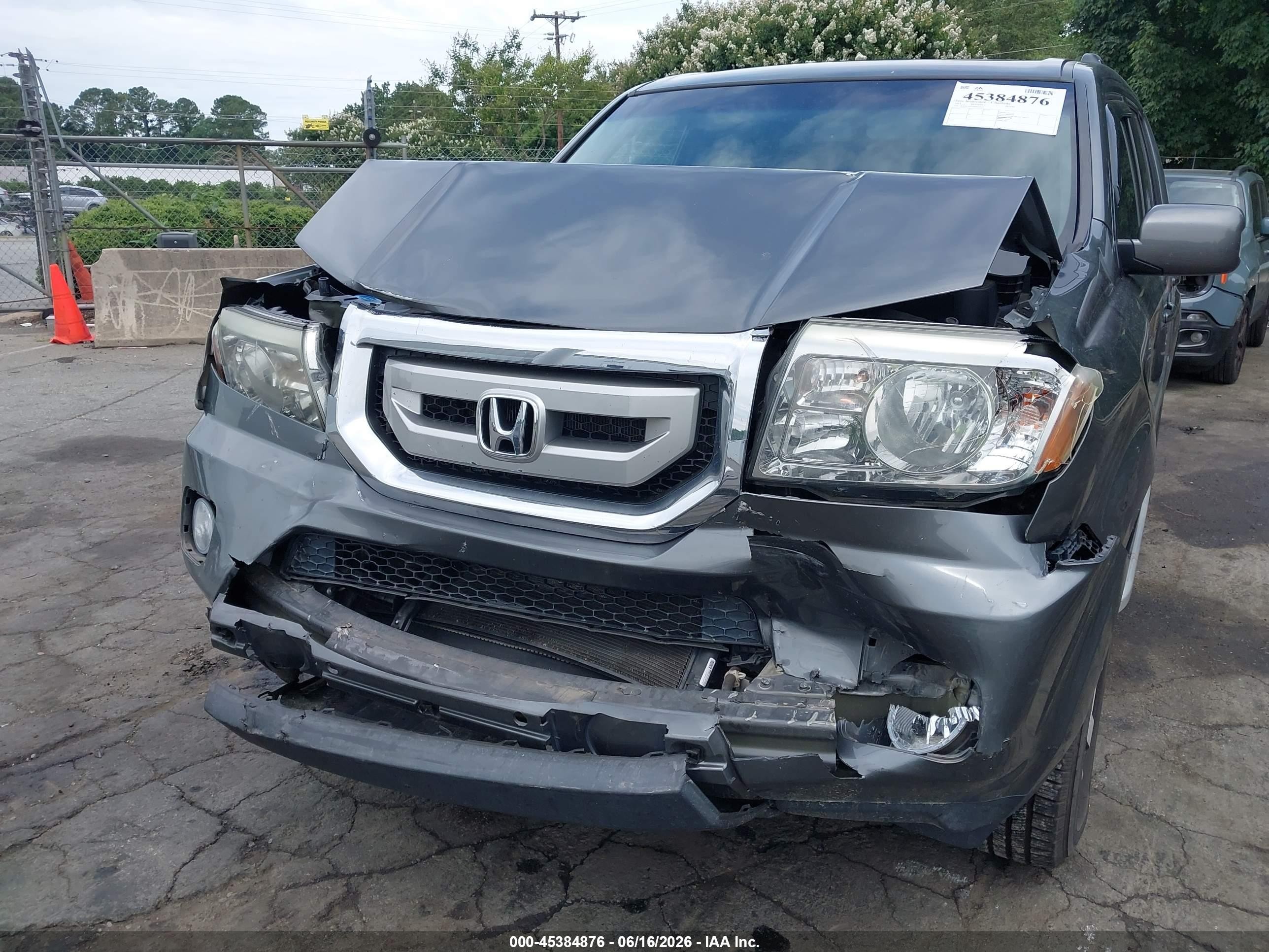 2011 Honda Pilot Touring Silver vin: 5FNYF3H95BB011022