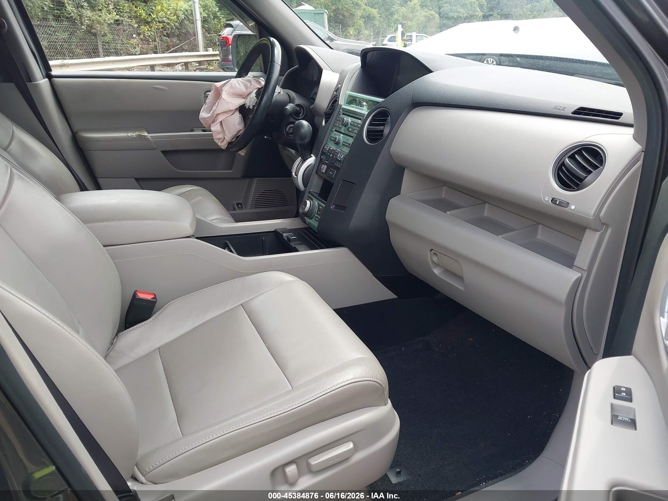 2011 Honda Pilot Touring Silver vin: 5FNYF3H95BB011022