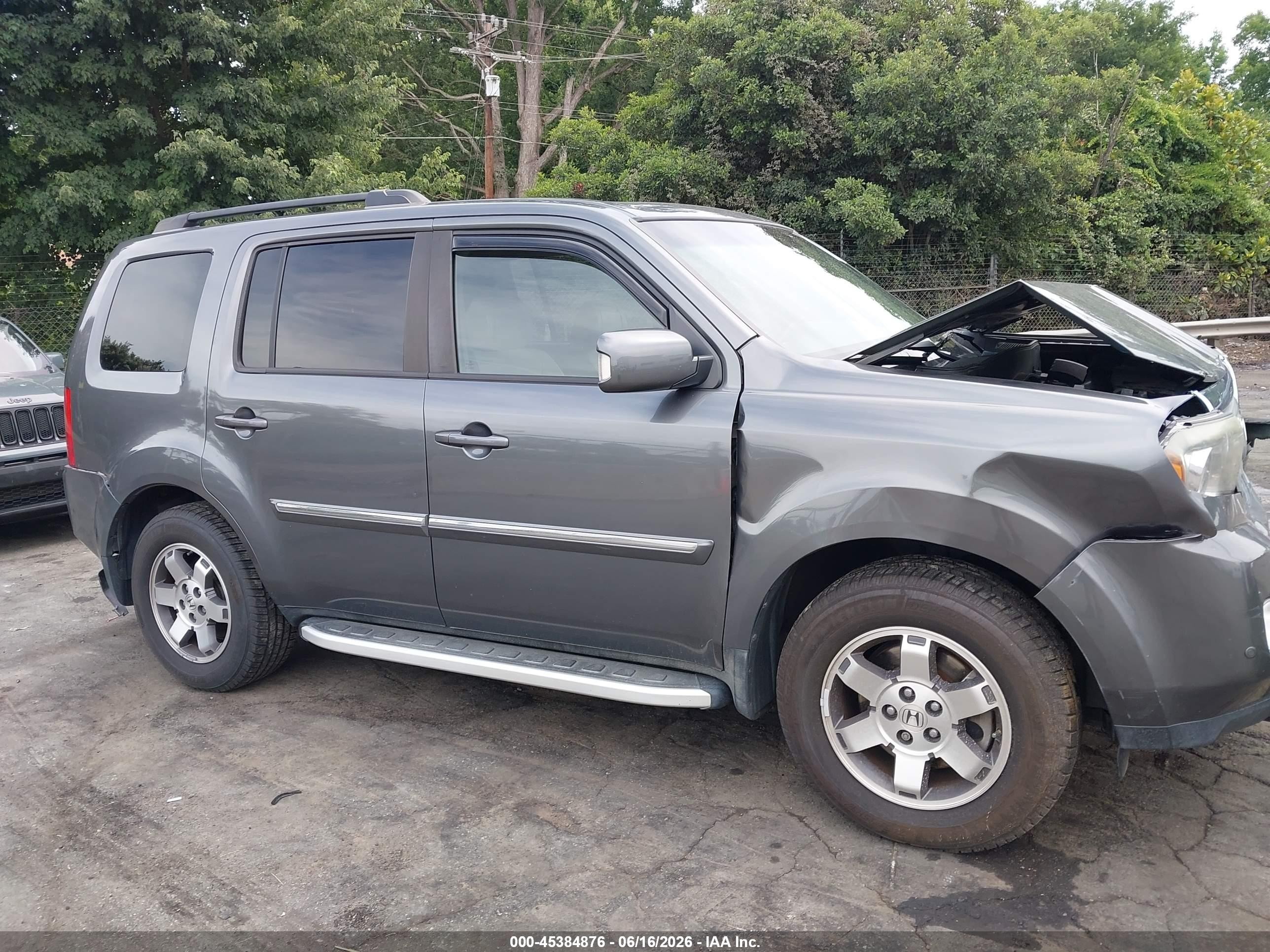 2011 Honda Pilot Touring Silver vin: 5FNYF3H95BB011022