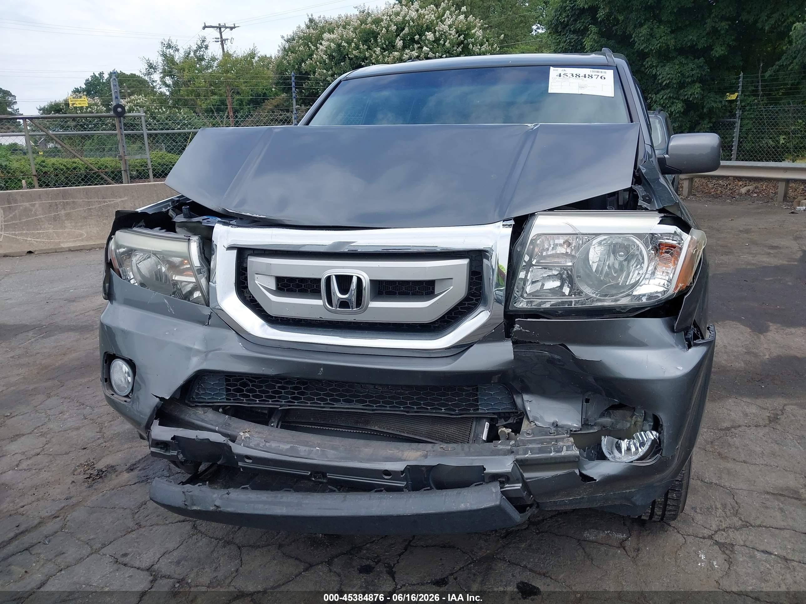 2011 Honda Pilot Touring Silver vin: 5FNYF3H95BB011022