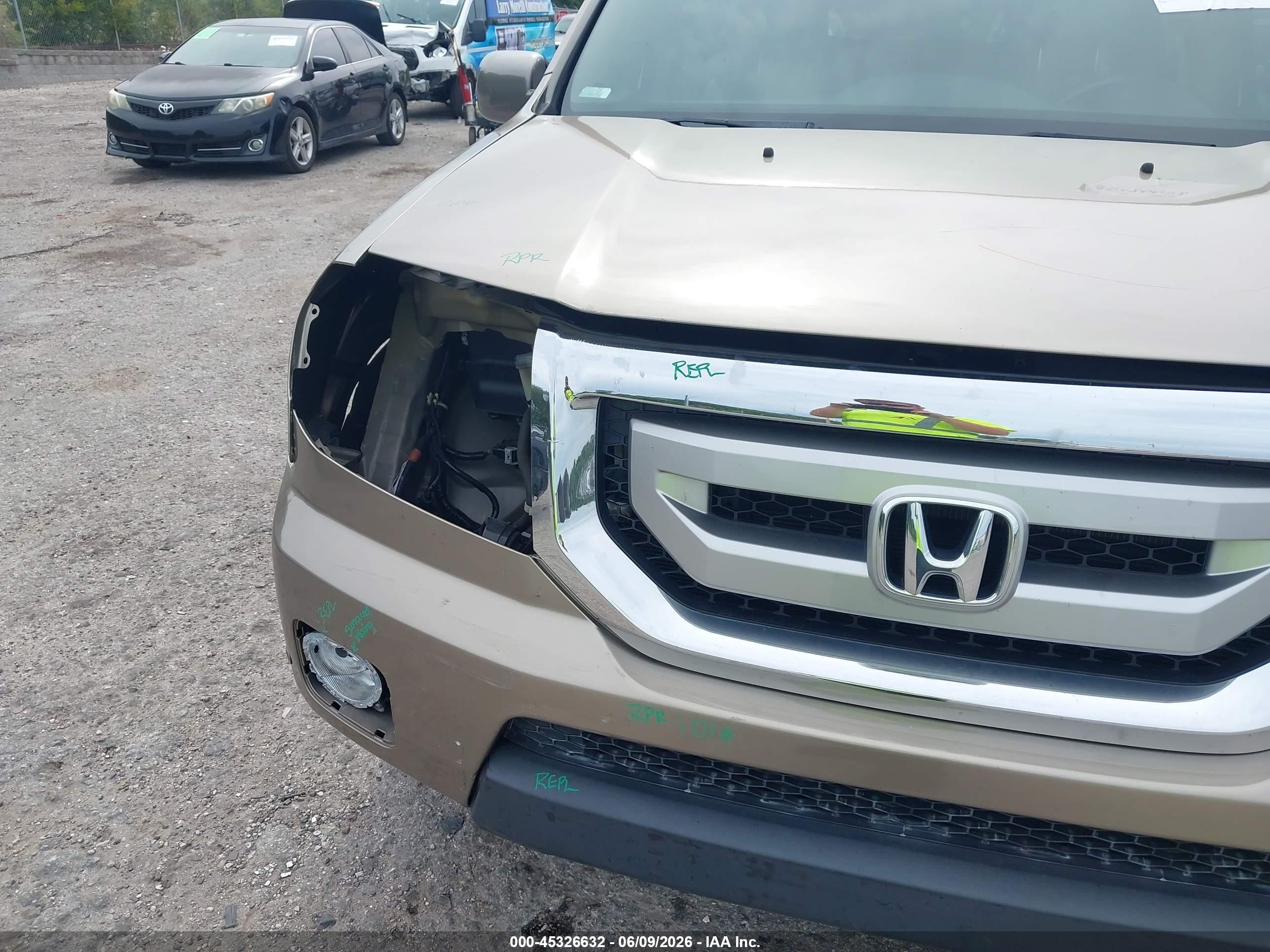2011 Honda Pilot Touring Бежевый vin: 5FNYF3H95BB030363