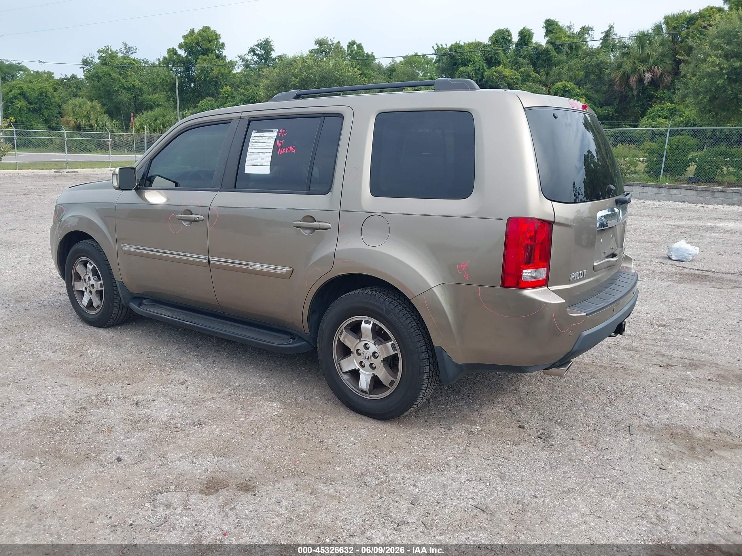 2011 Honda Pilot Touring Бежевый vin: 5FNYF3H95BB030363
