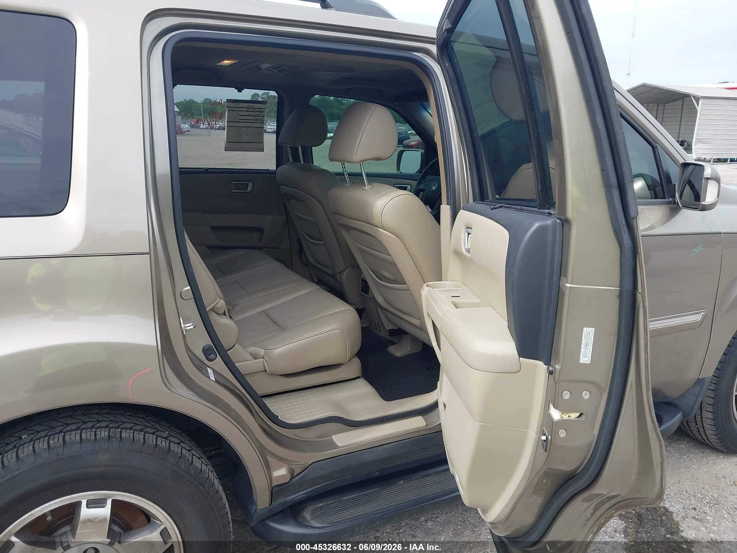 2011 Honda Pilot Touring Бежевый vin: 5FNYF3H95BB030363