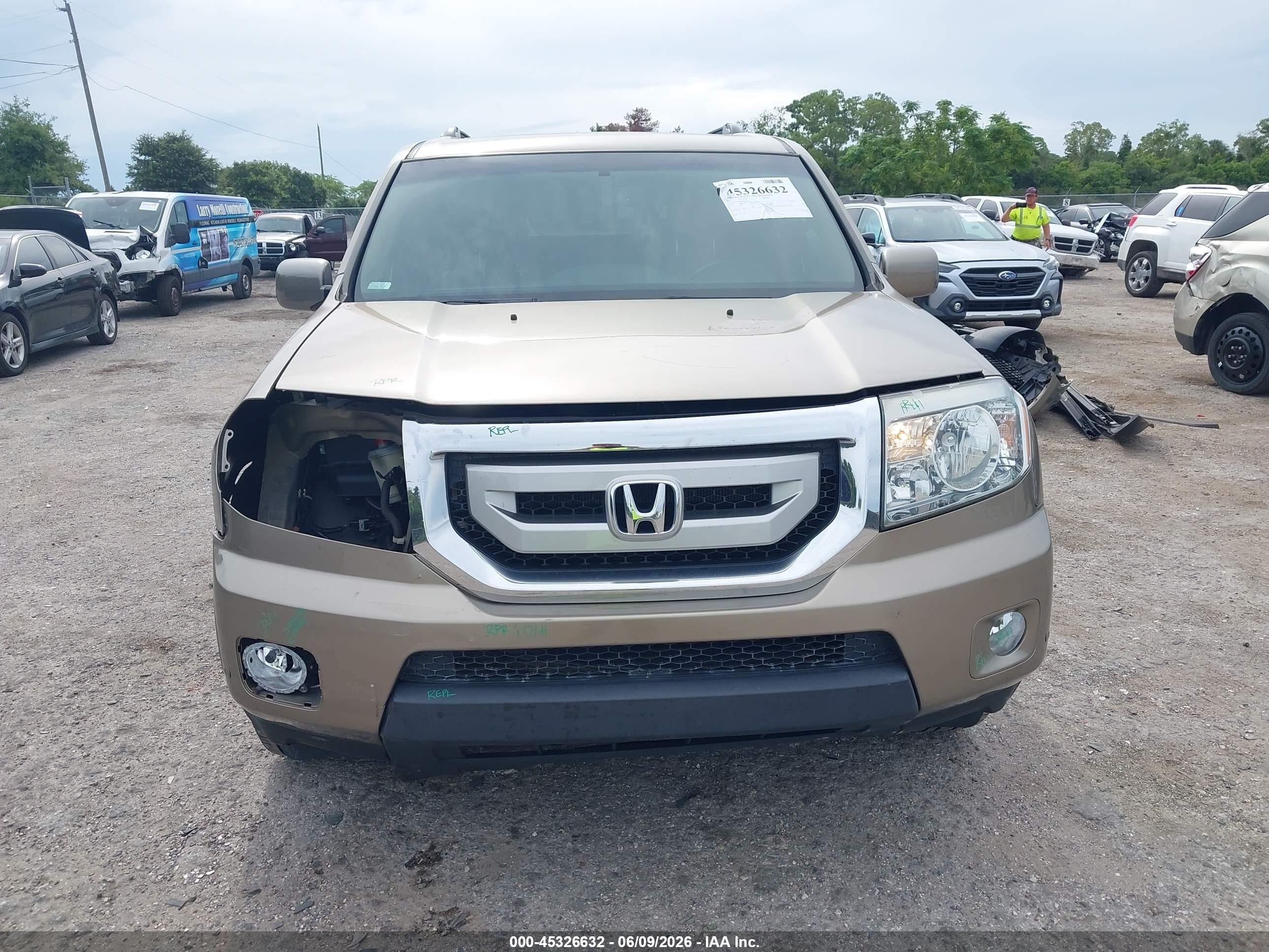2011 Honda Pilot Touring Бежевый vin: 5FNYF3H95BB030363