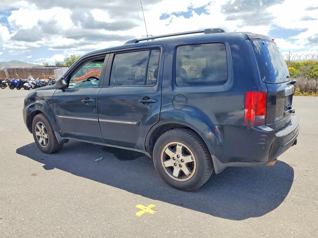 2011 Honda Pilot Touring Black vin: 5FNYF3H95BB045381