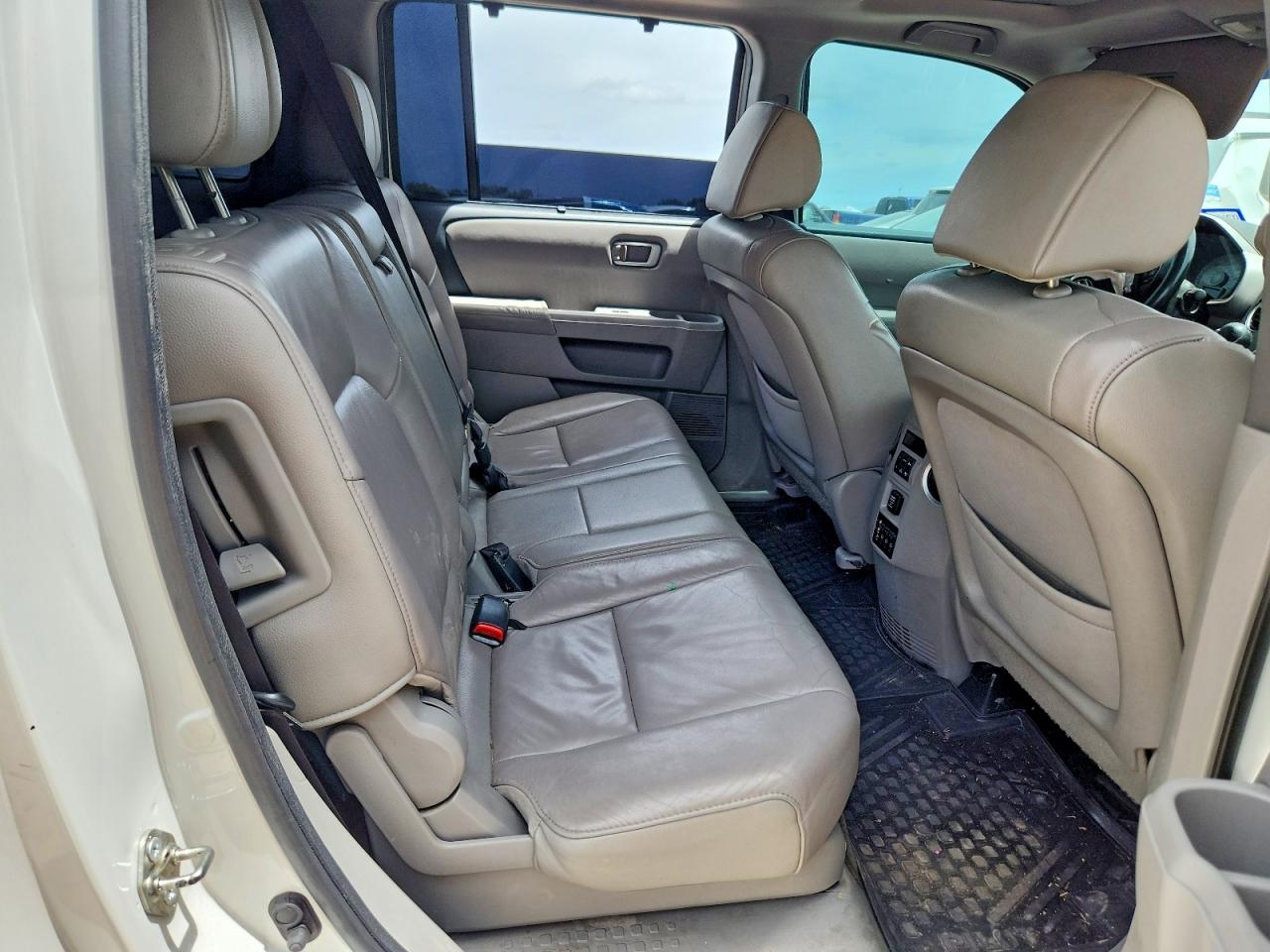 2013 Honda Pilot Touring White vin: 5FNYF3H95DB042399