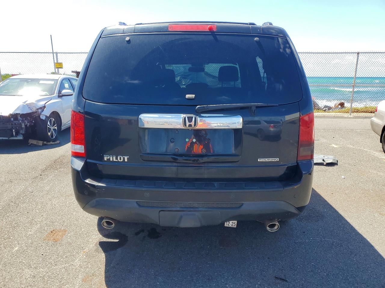 2014 Honda Pilot Touring Black vin: 5FNYF3H95EB018184