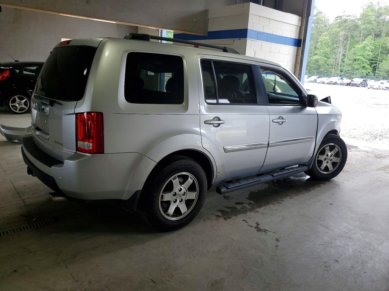 2010 Honda Pilot Touring Silver vin: 5FNYF3H96AB006684
